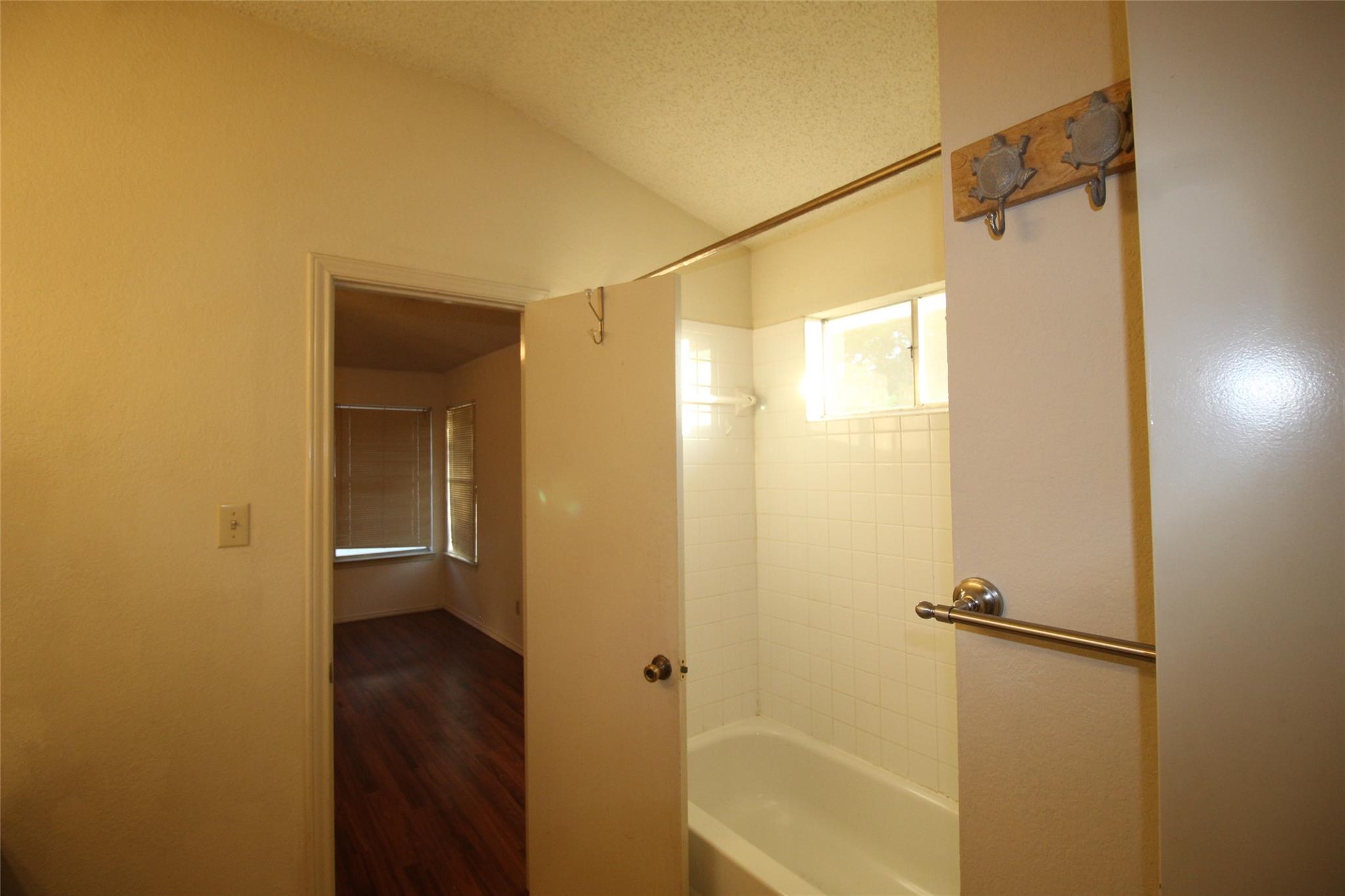 8622 Piney Creek Bnd Property Photo 17