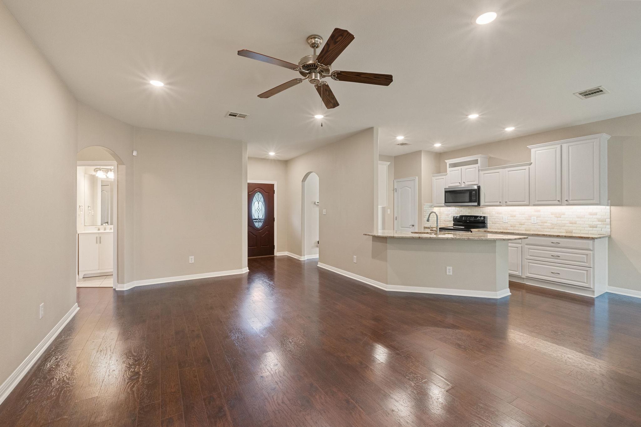 425 Valley Oaks Loop Property Photo 5