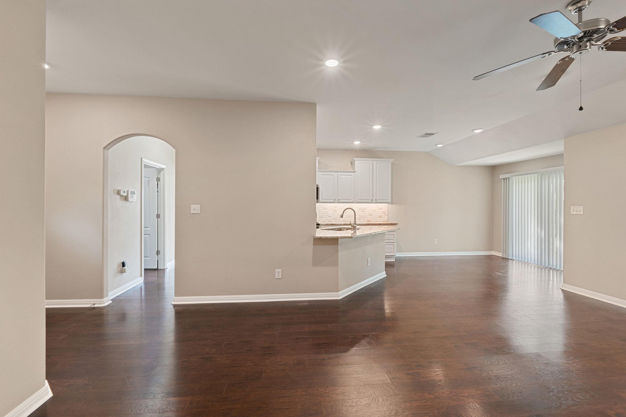425 Valley Oaks Loop Property Photo 6