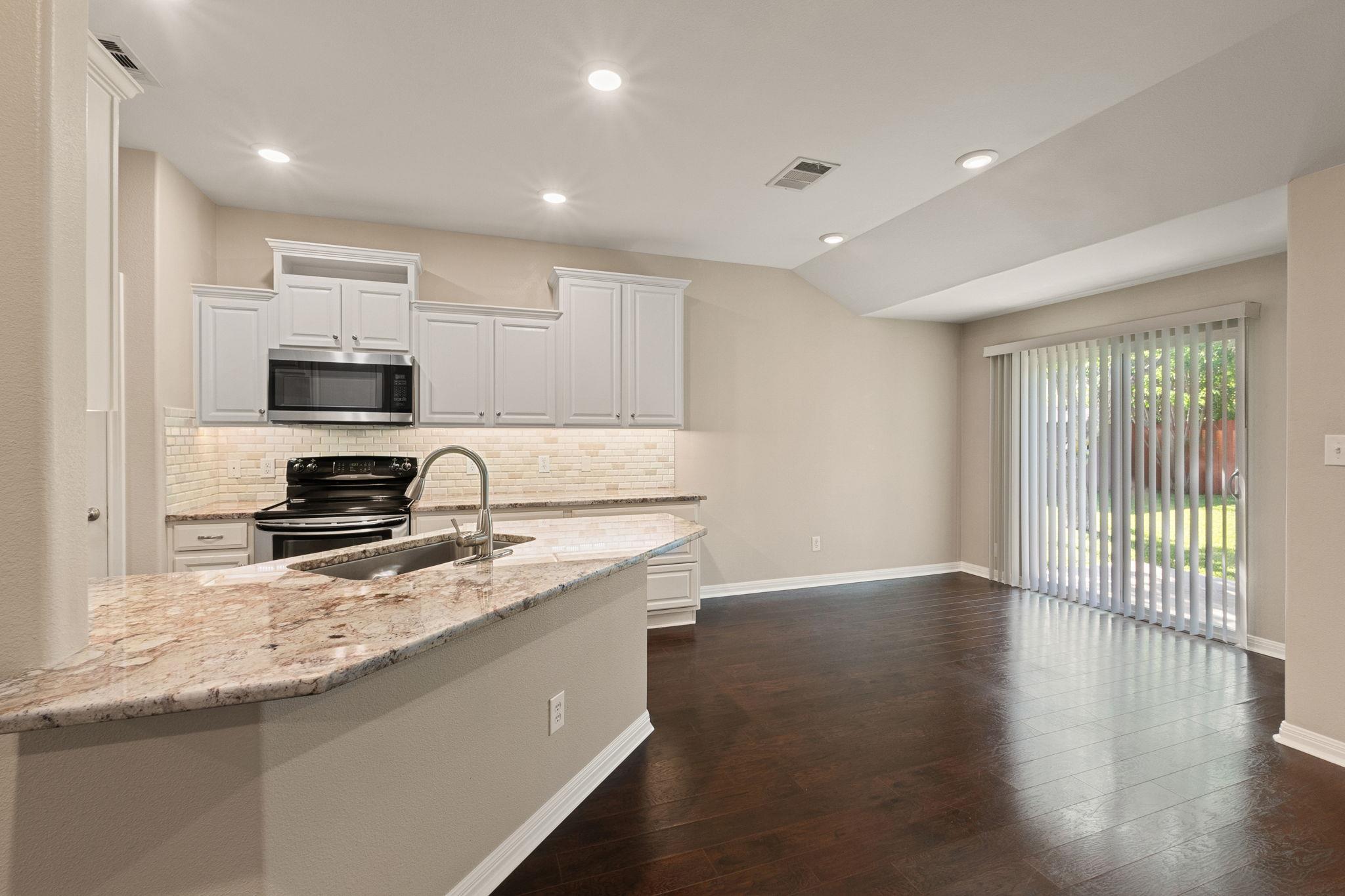 425 Valley Oaks Loop Property Photo 7