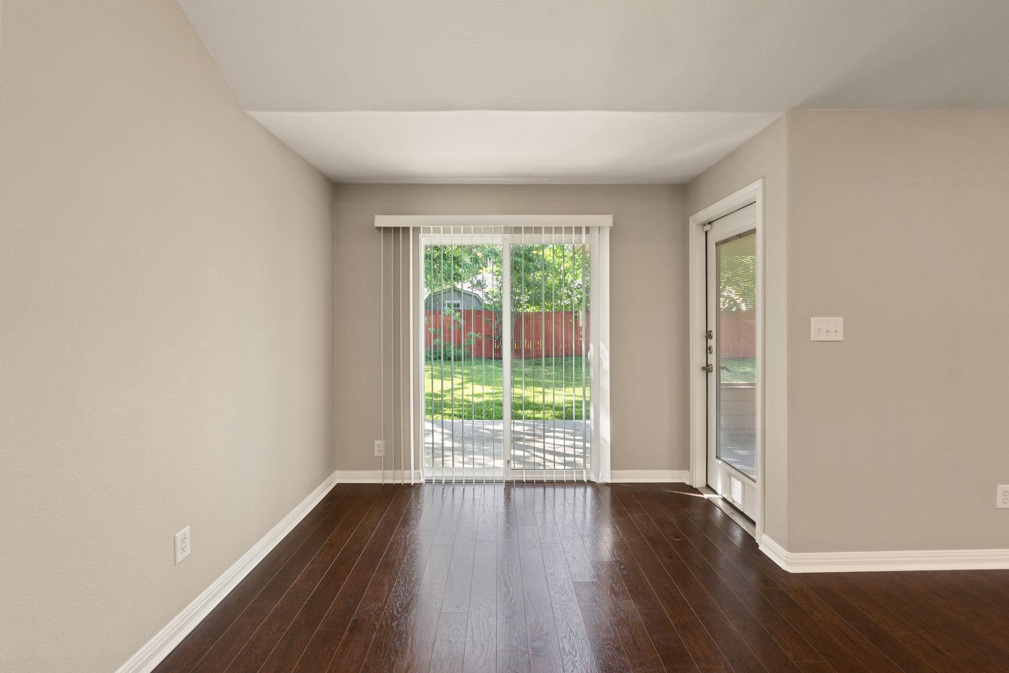 425 Valley Oaks Loop Property Photo 8