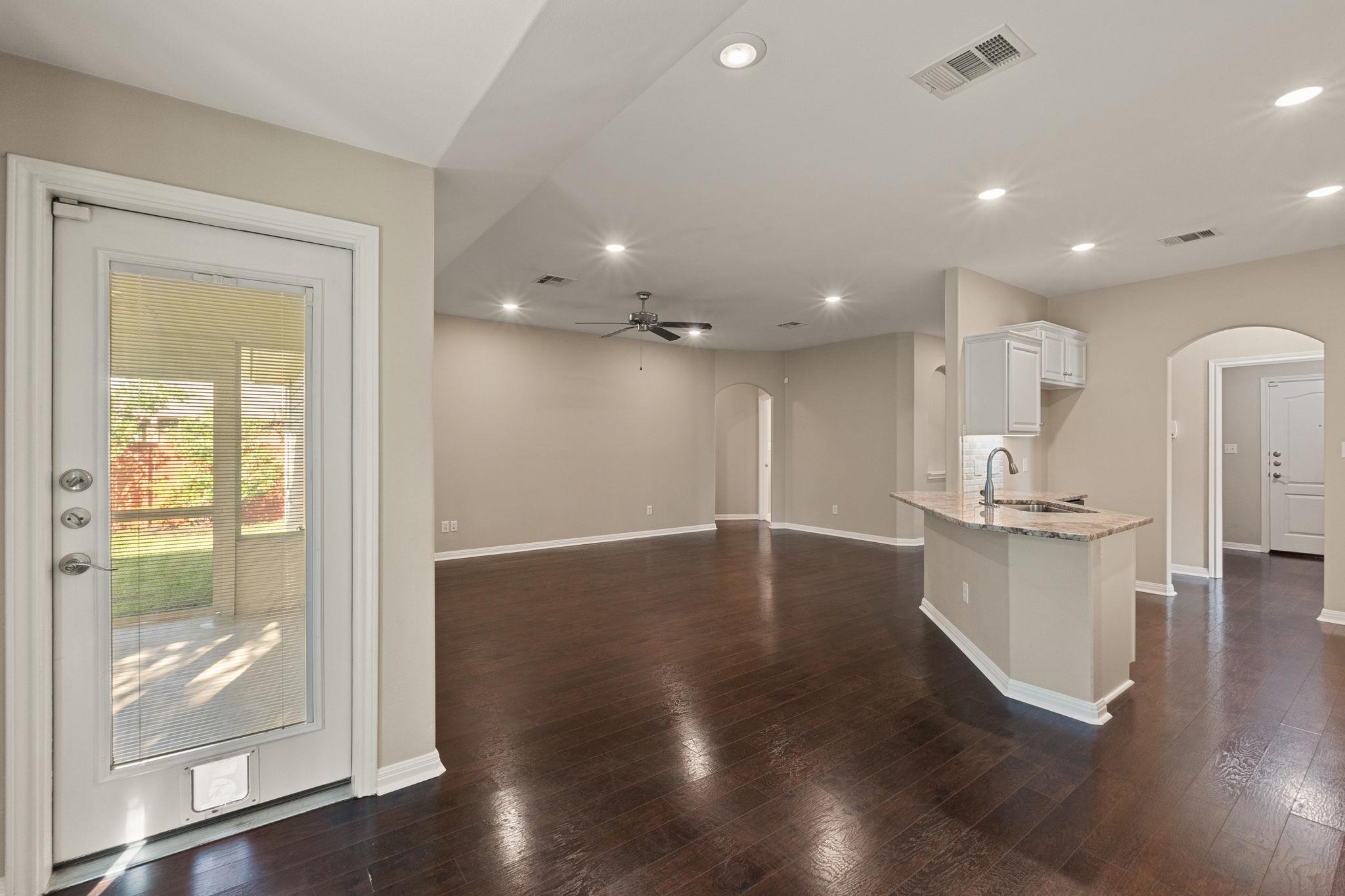 425 Valley Oaks Loop Property Photo 9