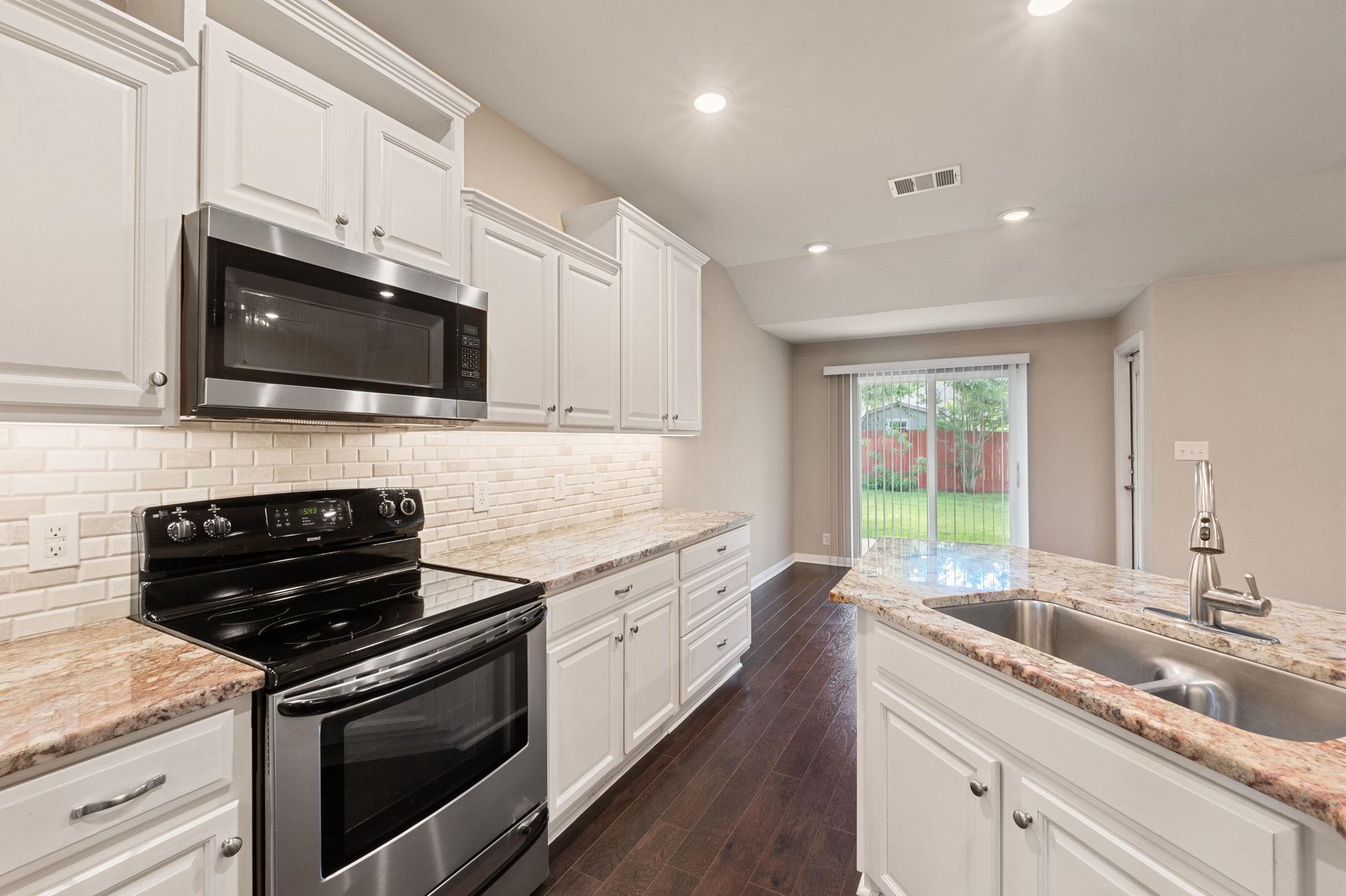425 Valley Oaks Loop Property Photo 12