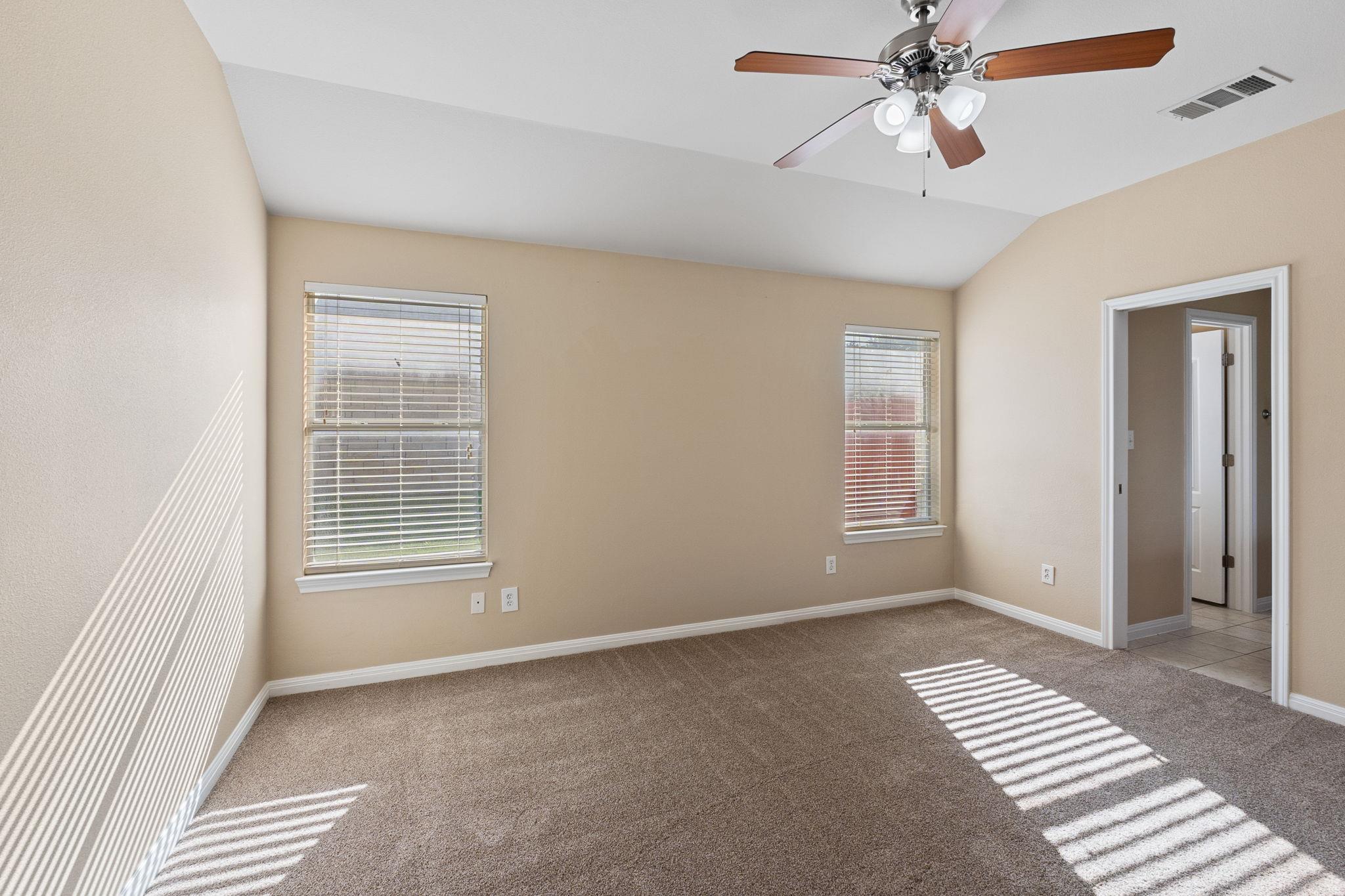 425 Valley Oaks Loop Property Photo 14