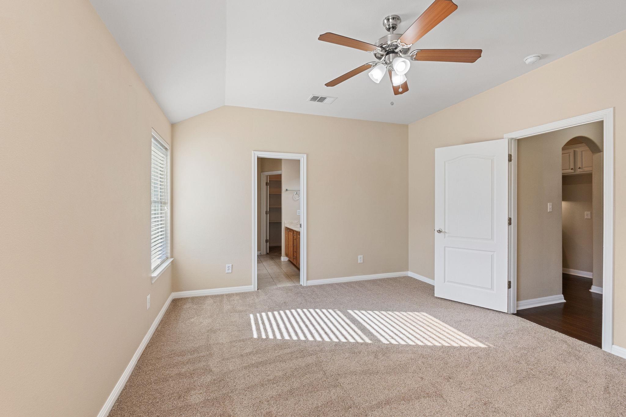 425 Valley Oaks Loop Property Photo 15