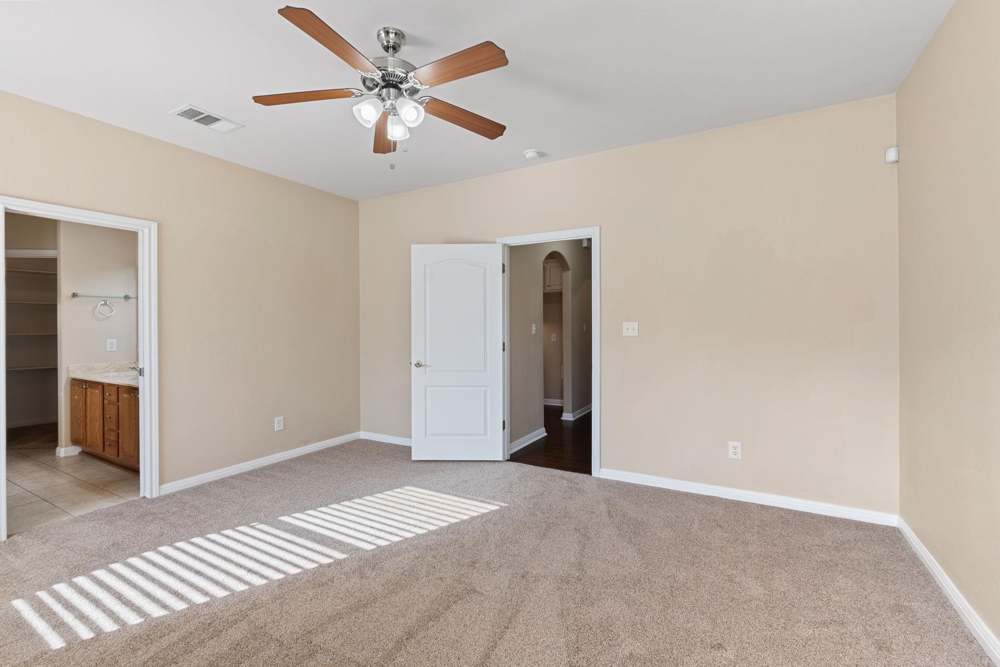 425 Valley Oaks Loop Property Photo 16