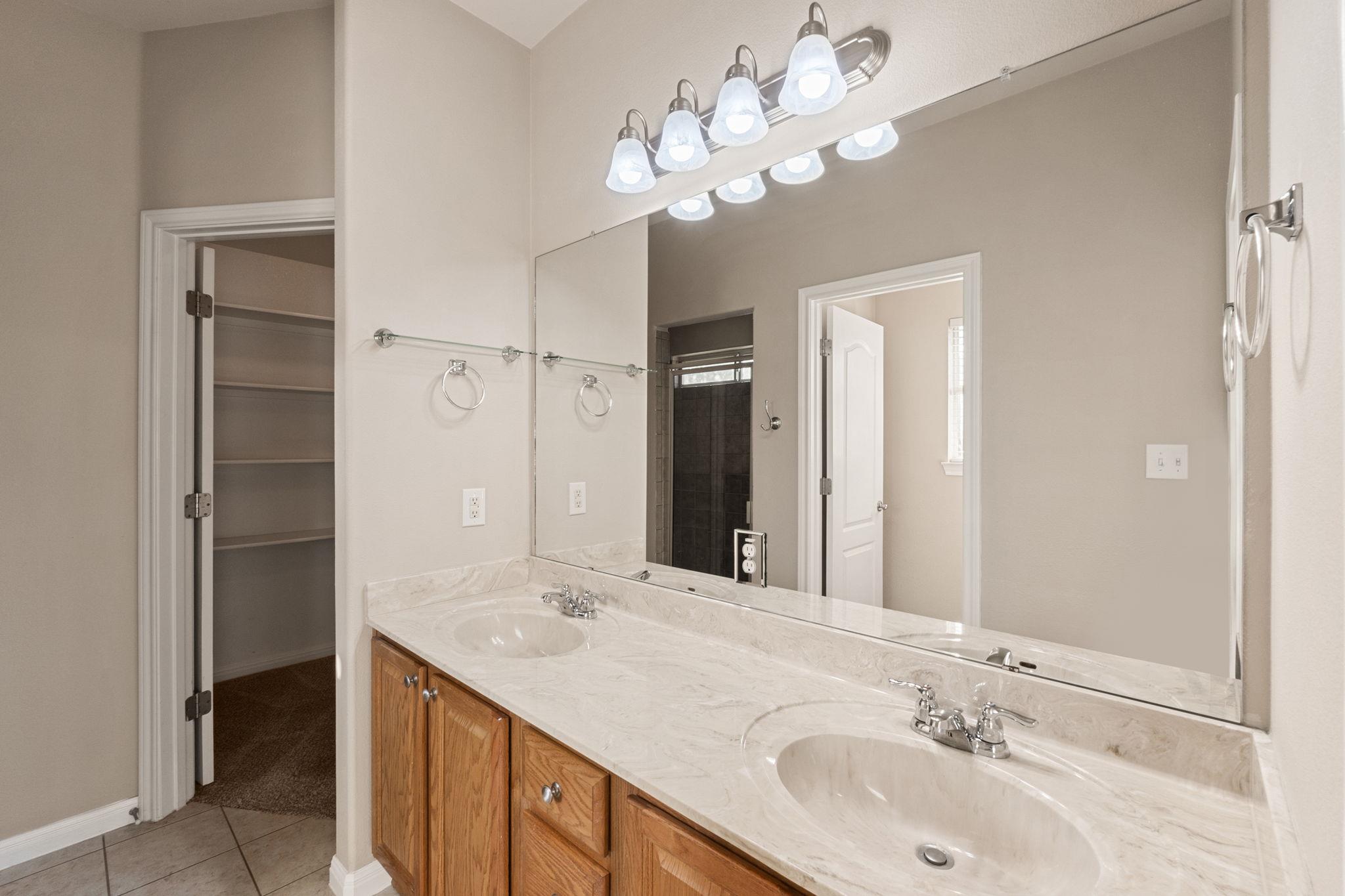 425 Valley Oaks Loop Property Photo 18