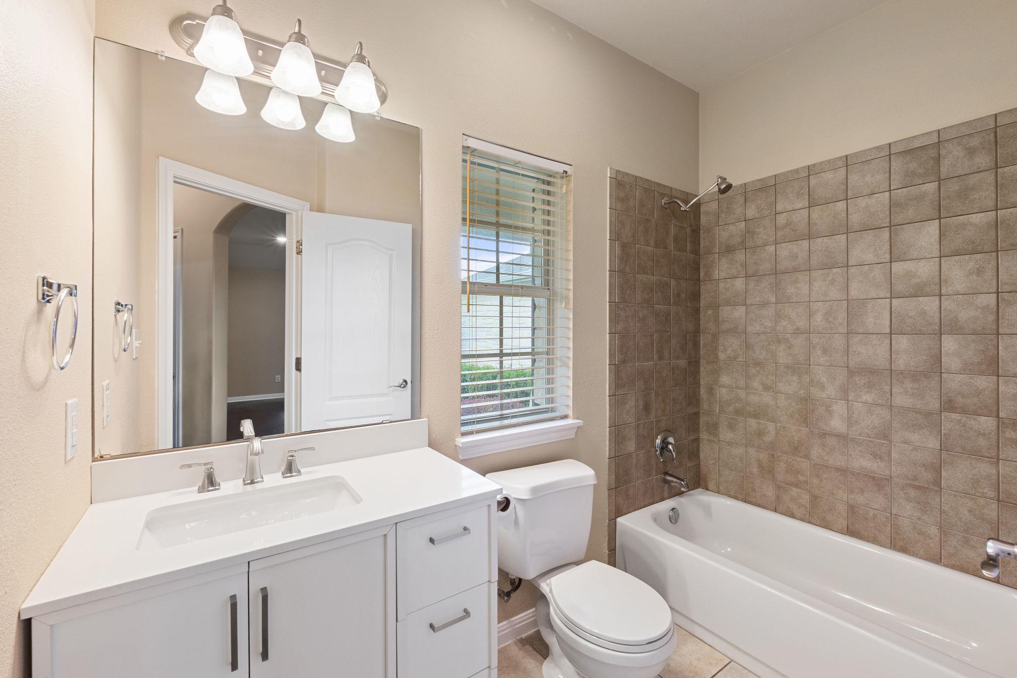 425 Valley Oaks Loop Property Photo 21