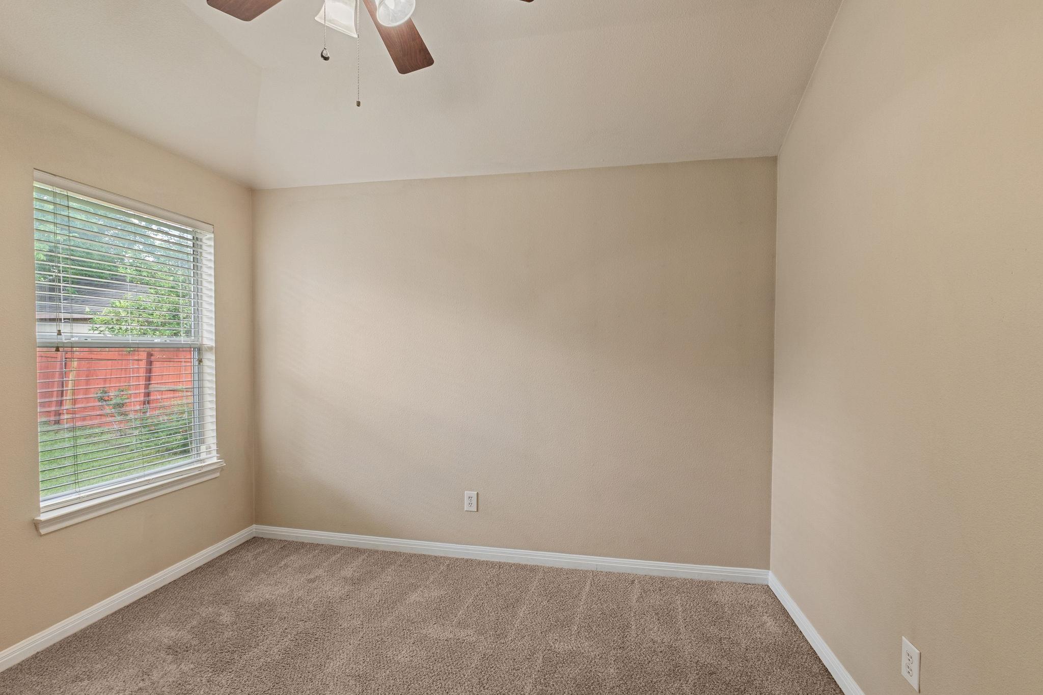 425 Valley Oaks Loop Property Photo 24
