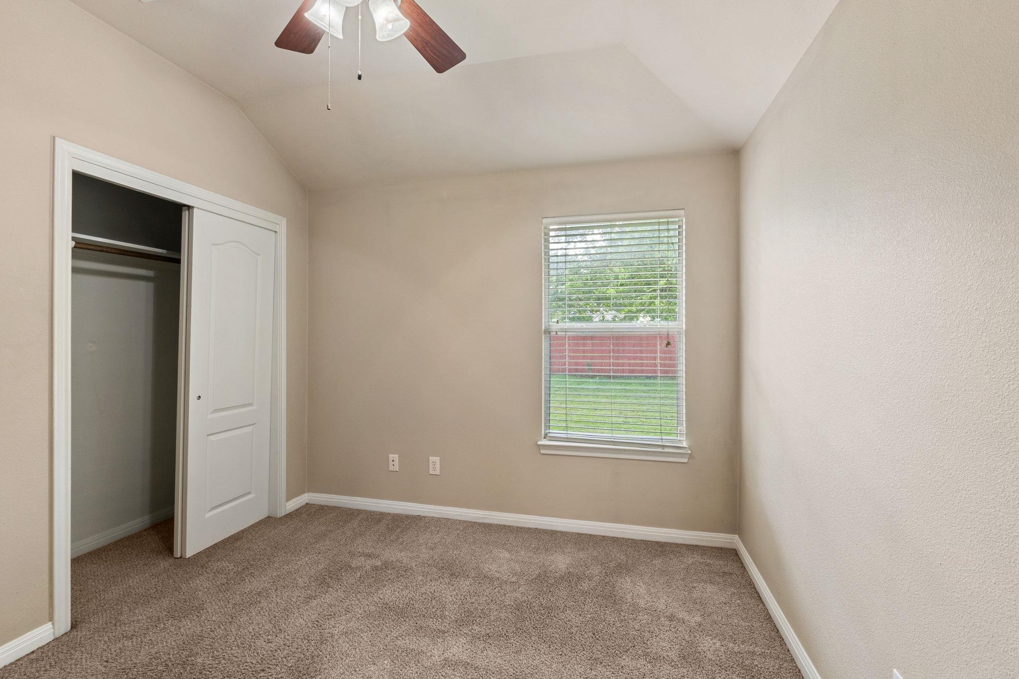 425 Valley Oaks Loop Property Photo 25