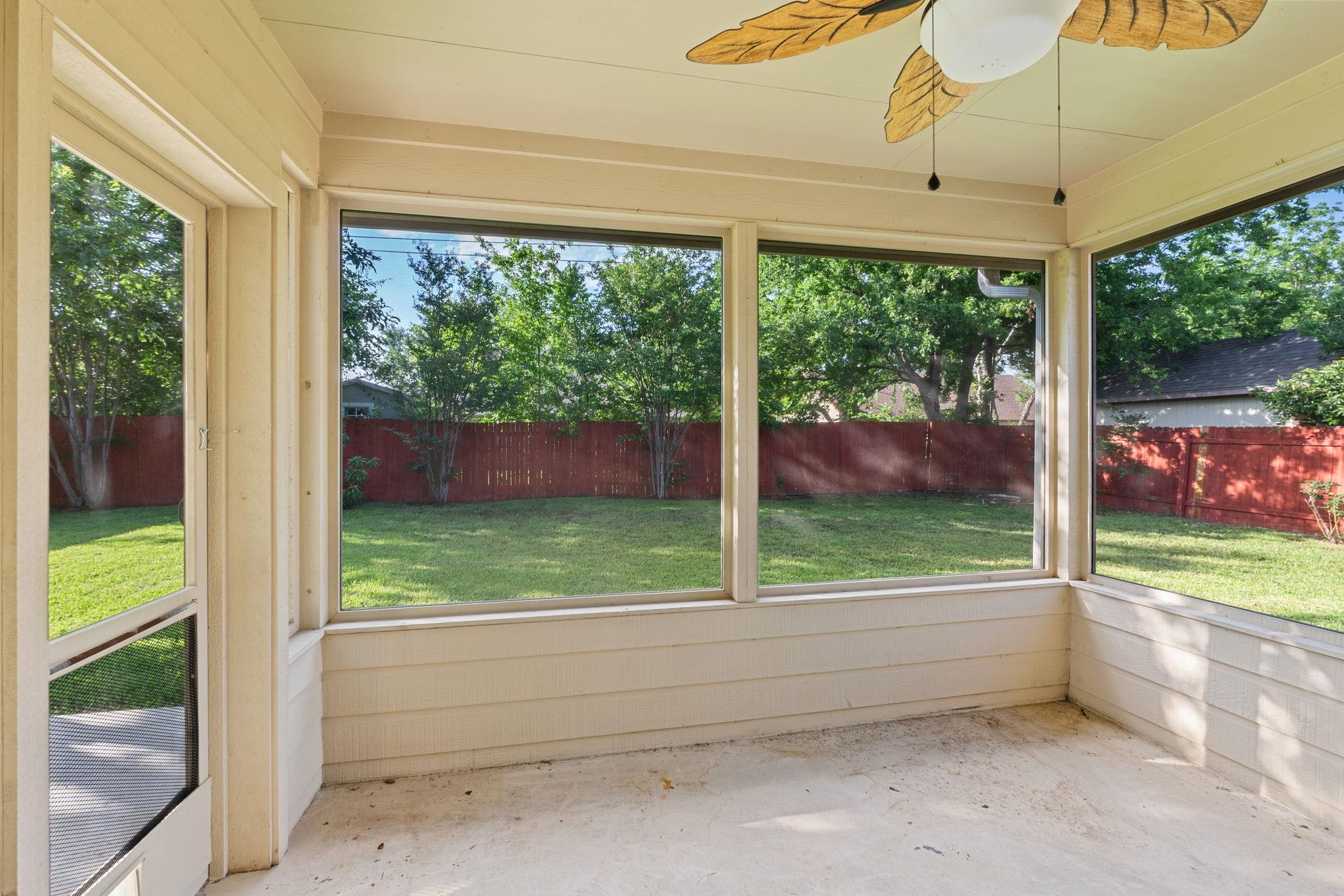 425 Valley Oaks Loop Property Photo 28