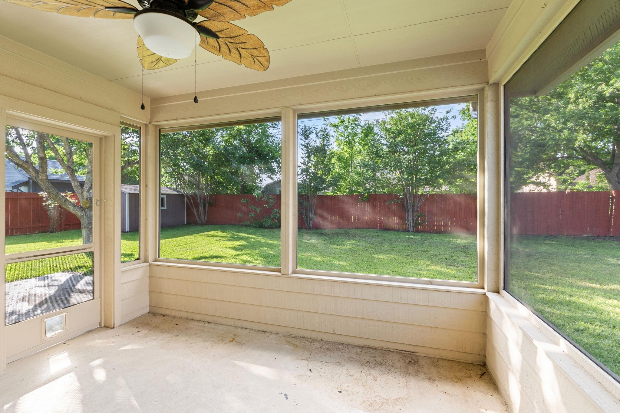 425 Valley Oaks Loop Property Photo 29
