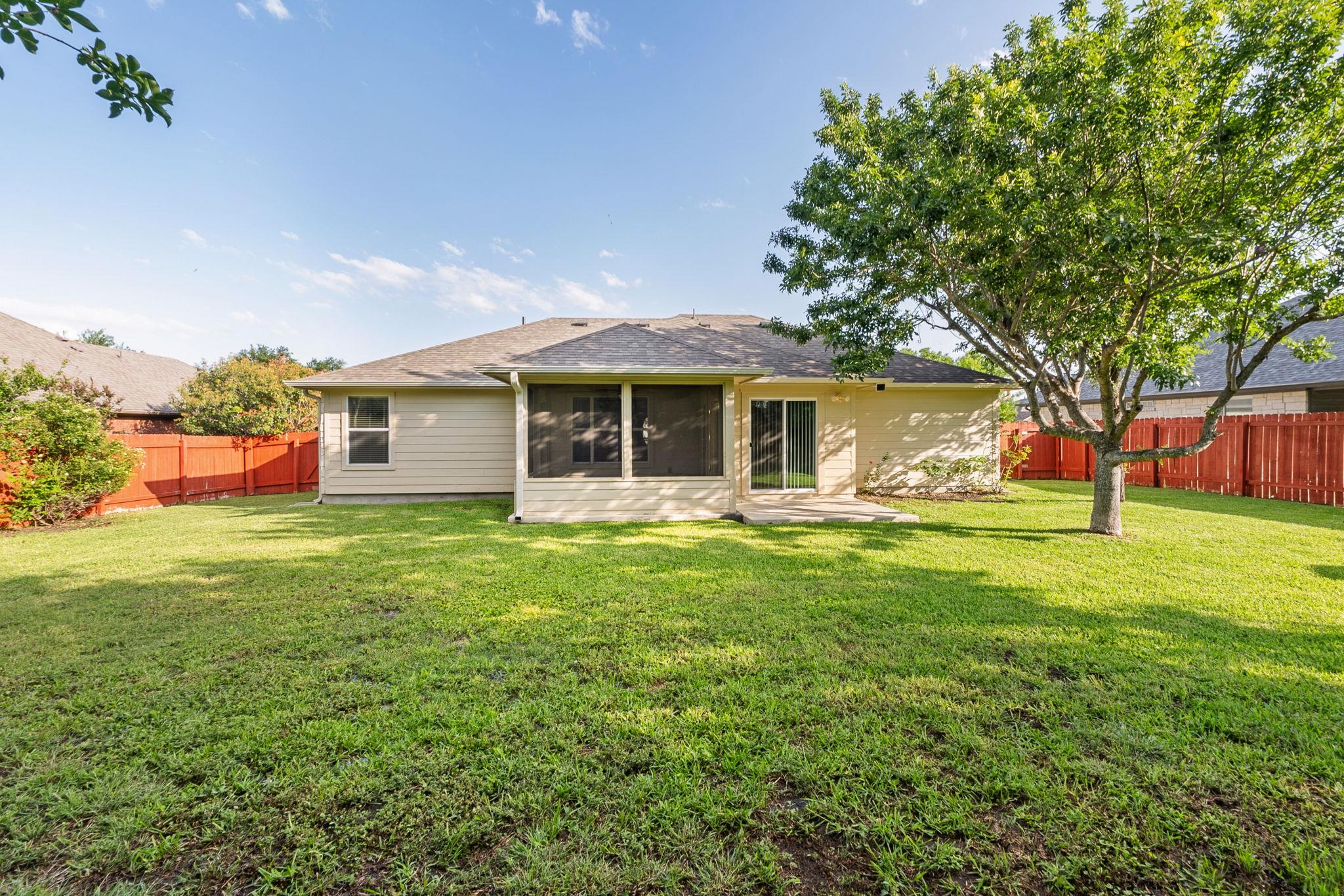 425 Valley Oaks Loop Property Photo 31