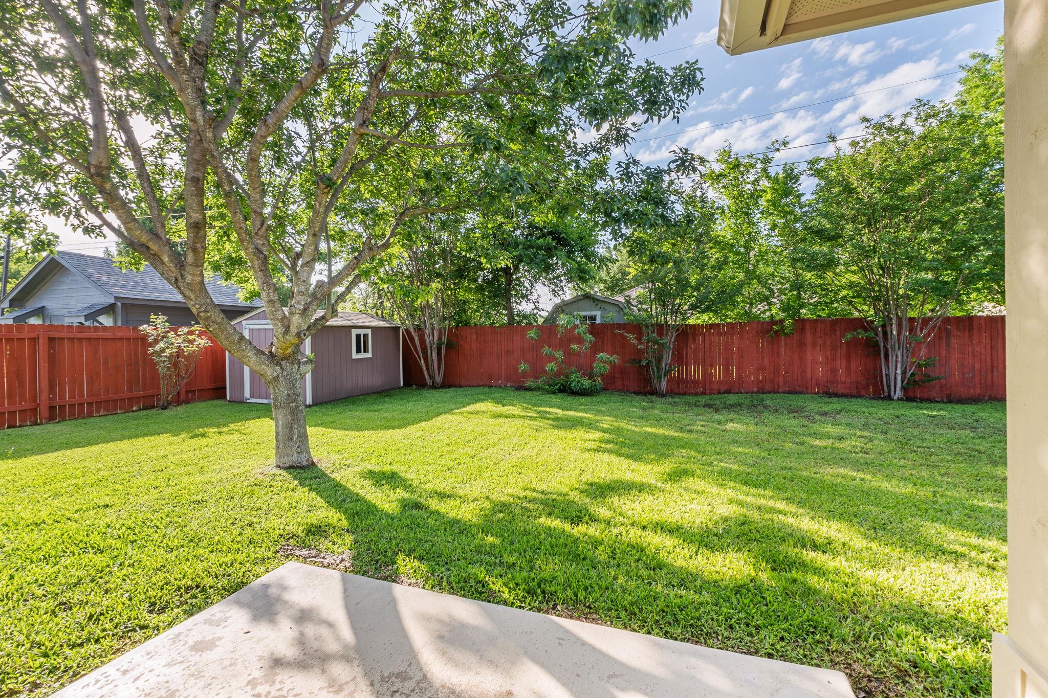 425 Valley Oaks Loop Property Photo 32
