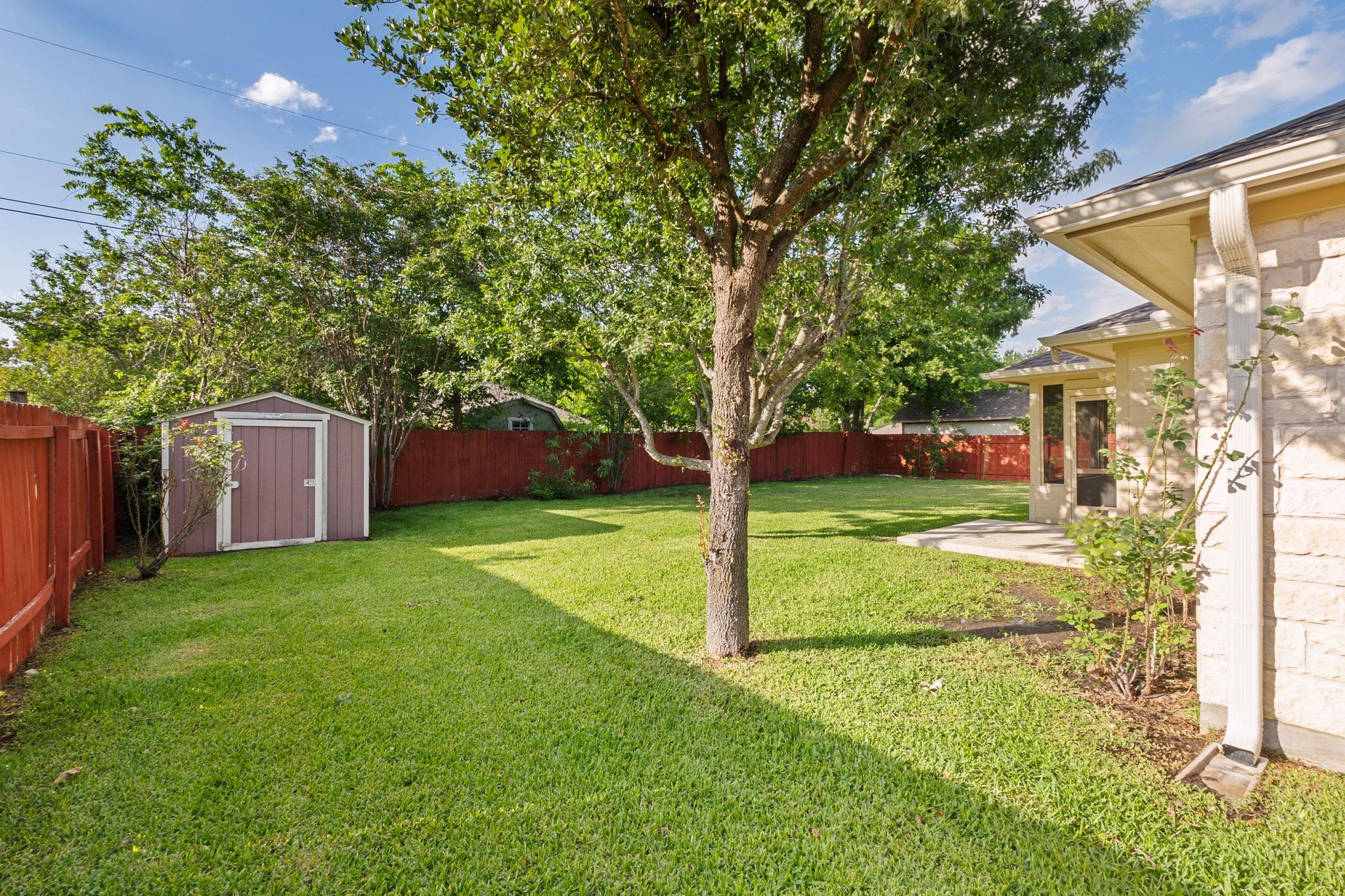 425 Valley Oaks Loop Property Photo 33
