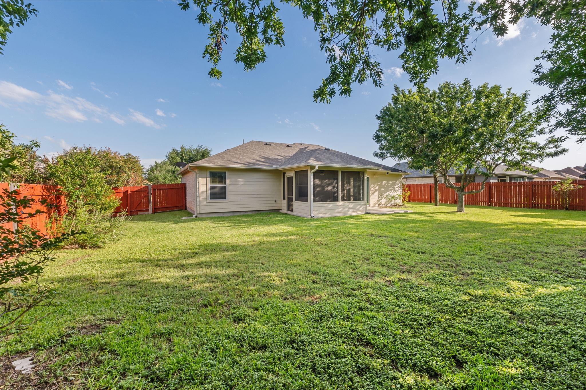 425 Valley Oaks Loop Property Photo 34