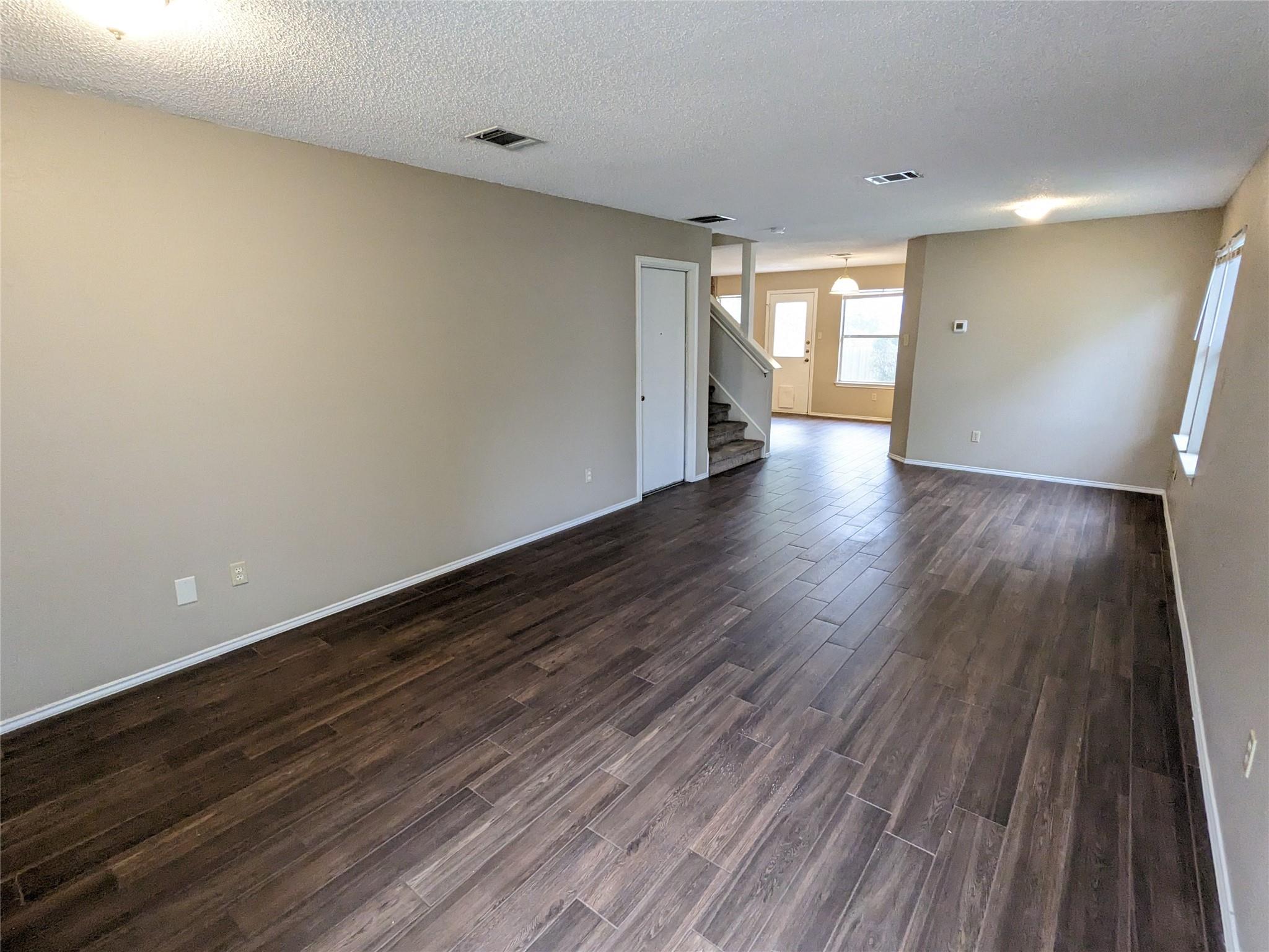 8608 Dandelion Trl Property Photo 3