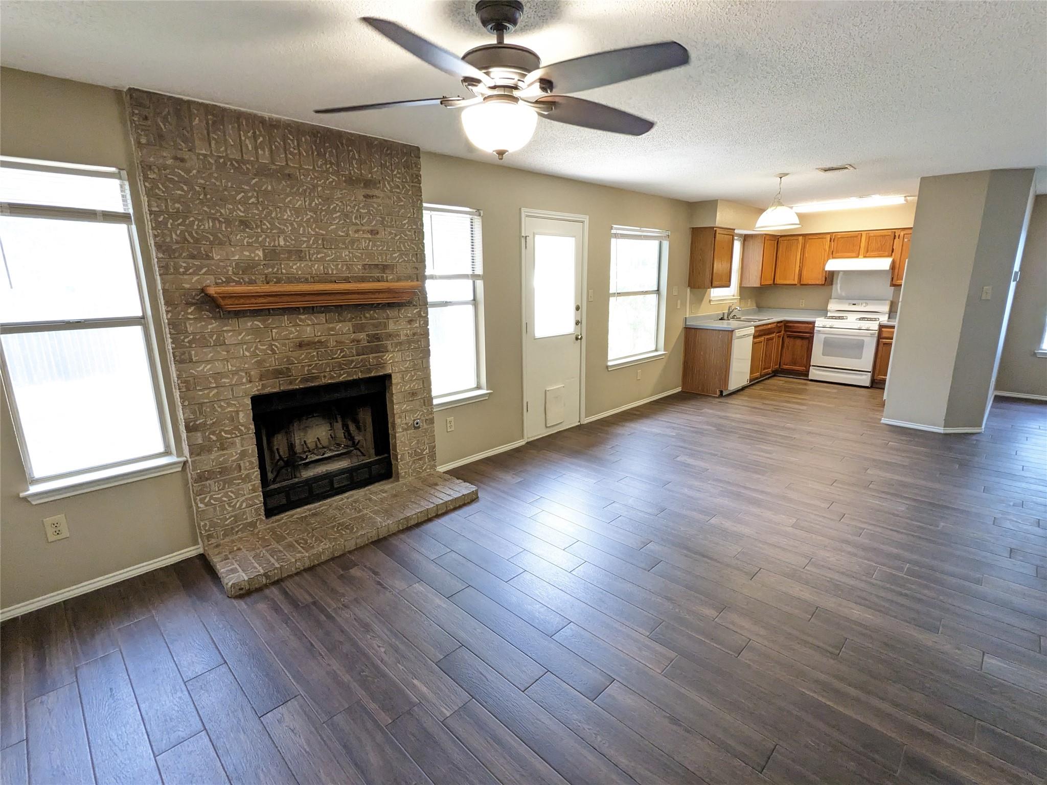 8608 Dandelion Trl Property Photo 6