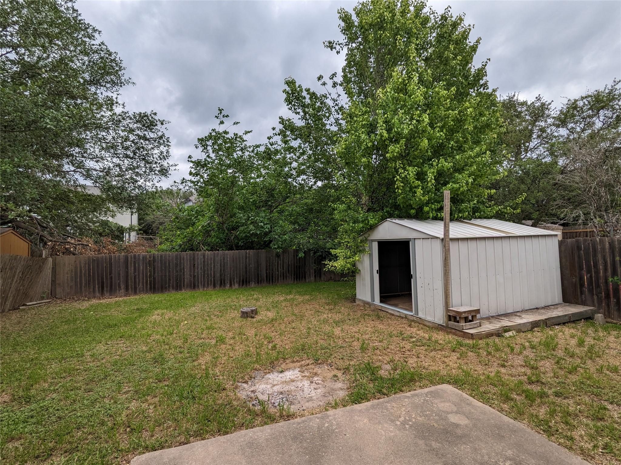 8608 Dandelion Trl Property Photo 28