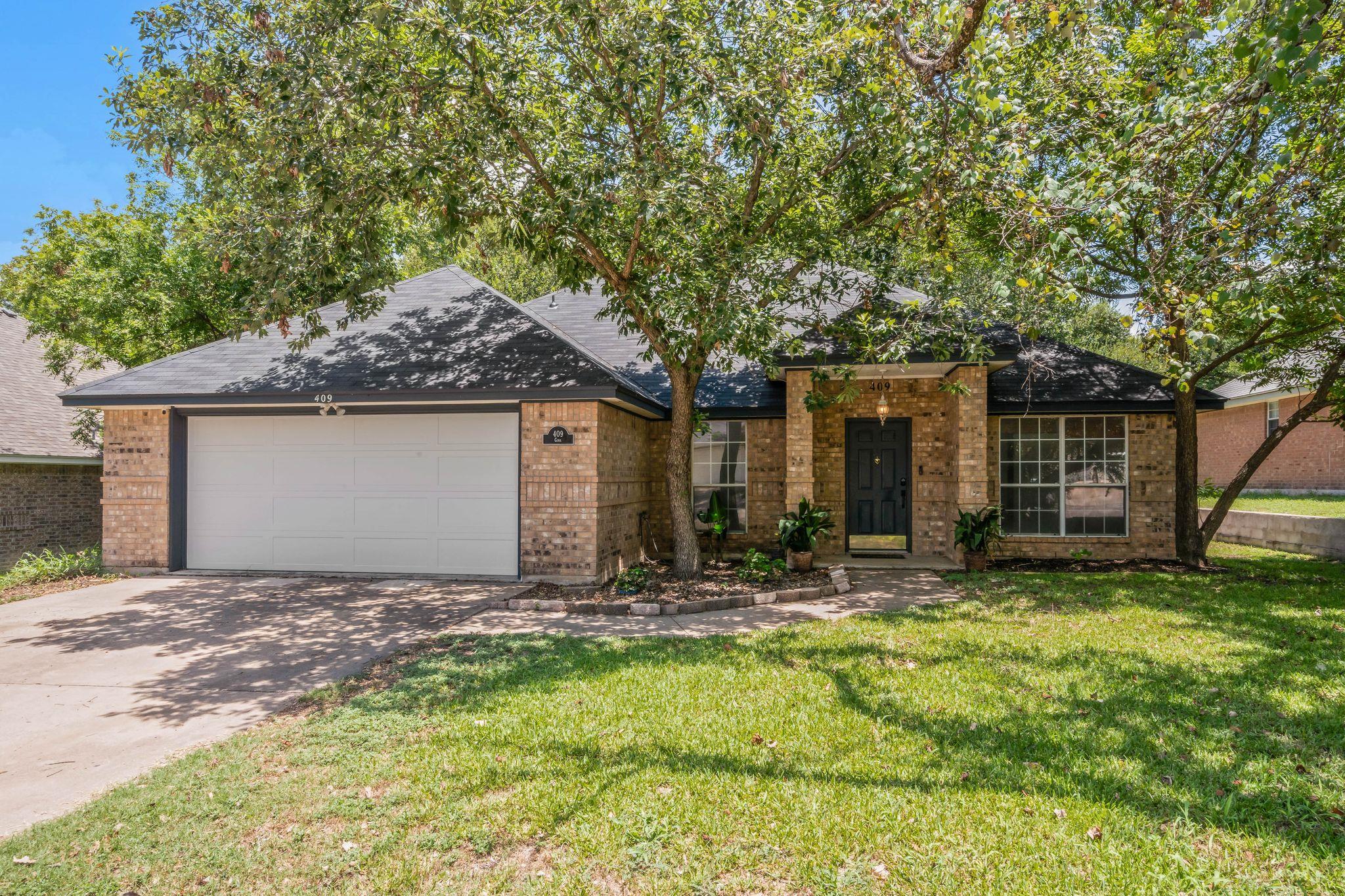 409 Gina Dr Property Photo 1