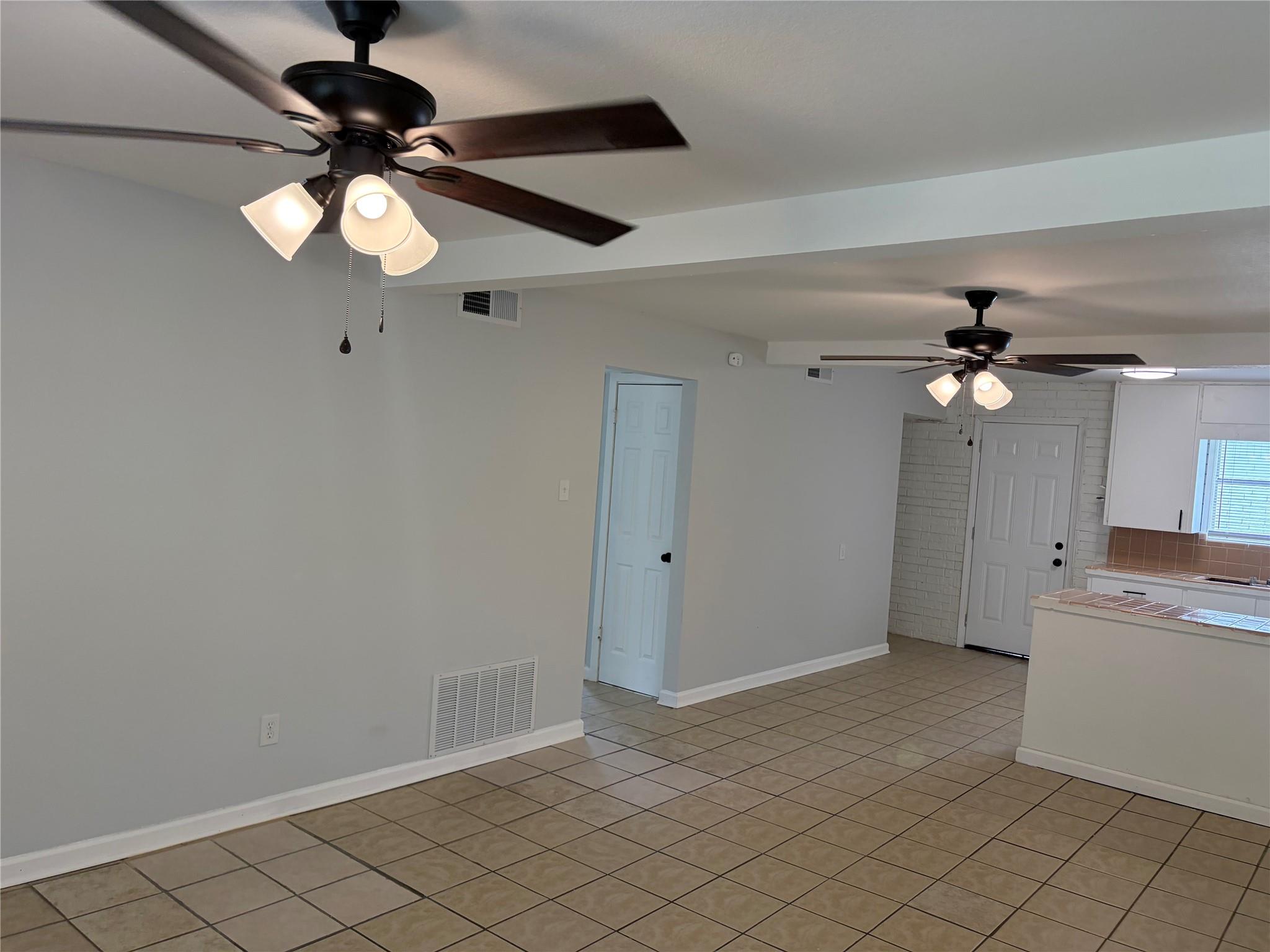 401 Branch St Property Photo 4