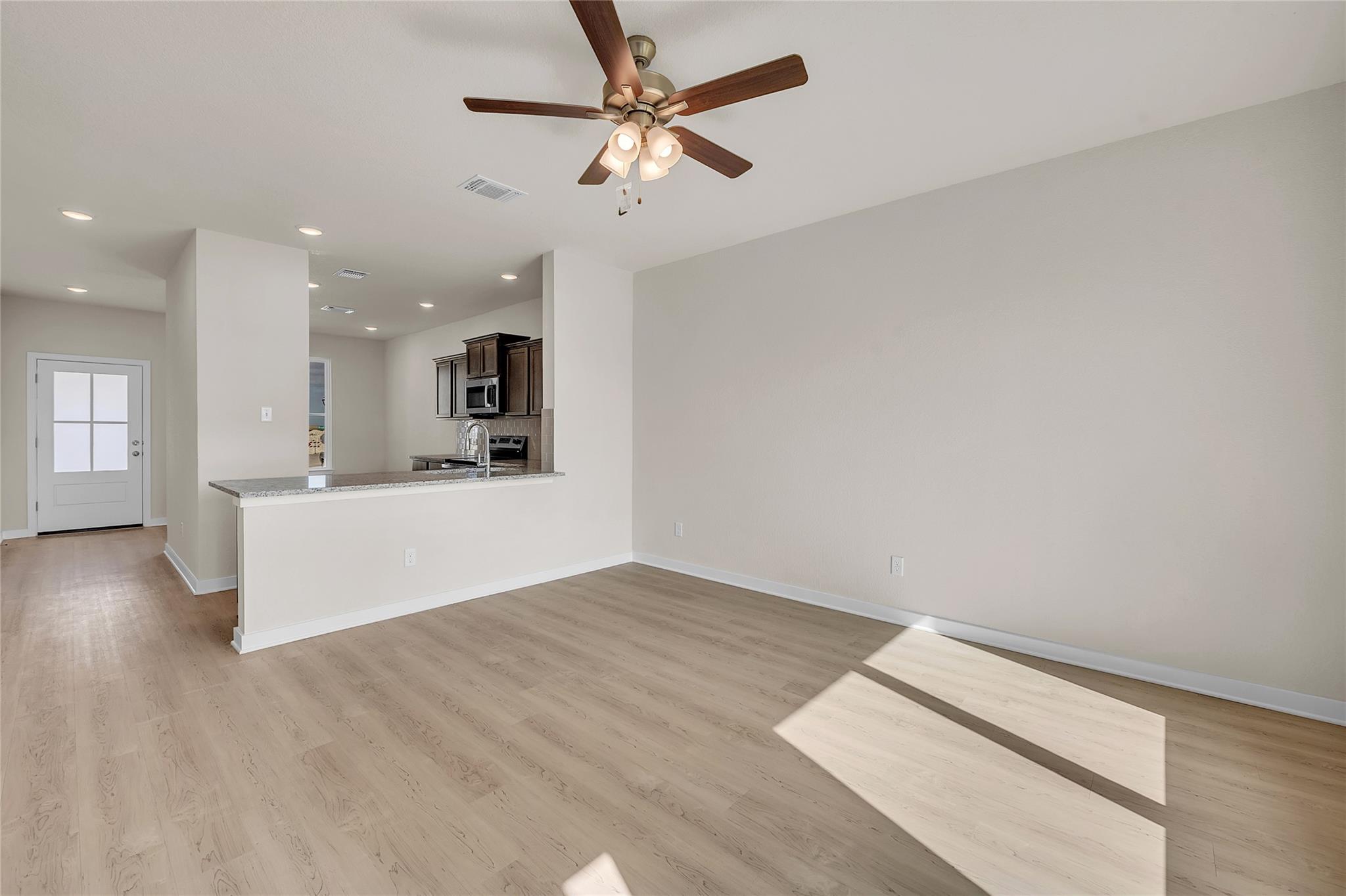 290 Boatright Blvd Property Photo 6