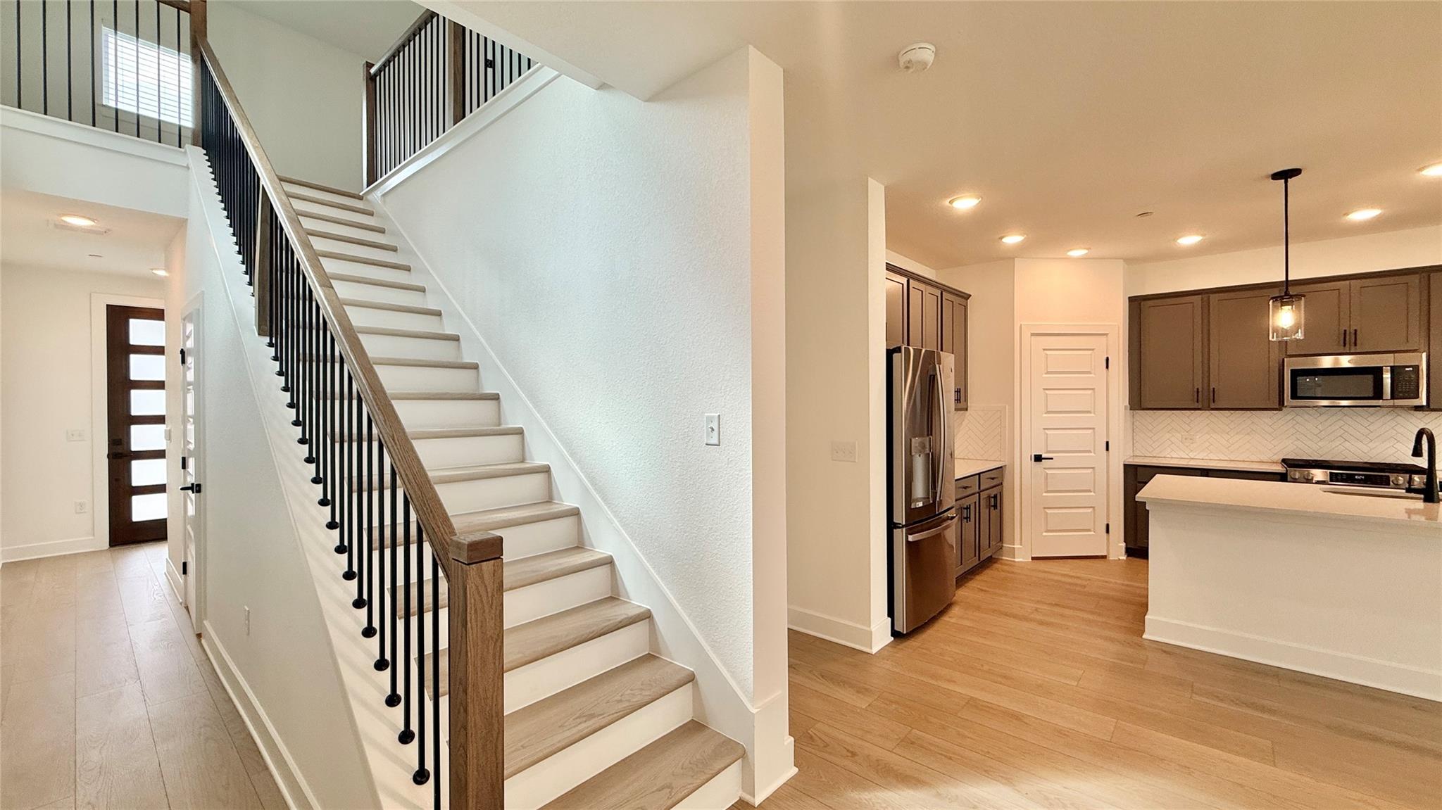 1016 Brickell Loop #b Property Photo 4