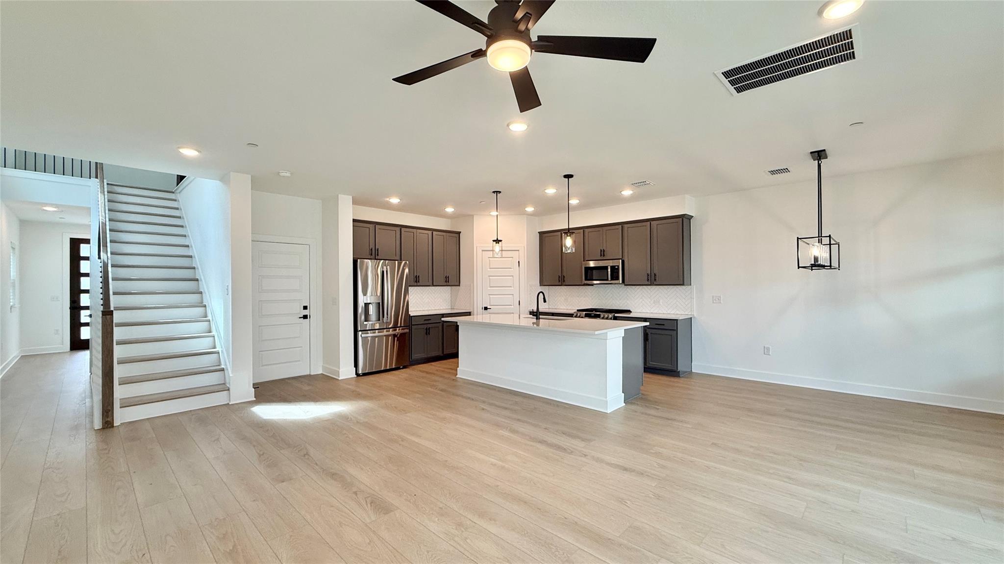 1016 Brickell Loop #b Property Photo 5