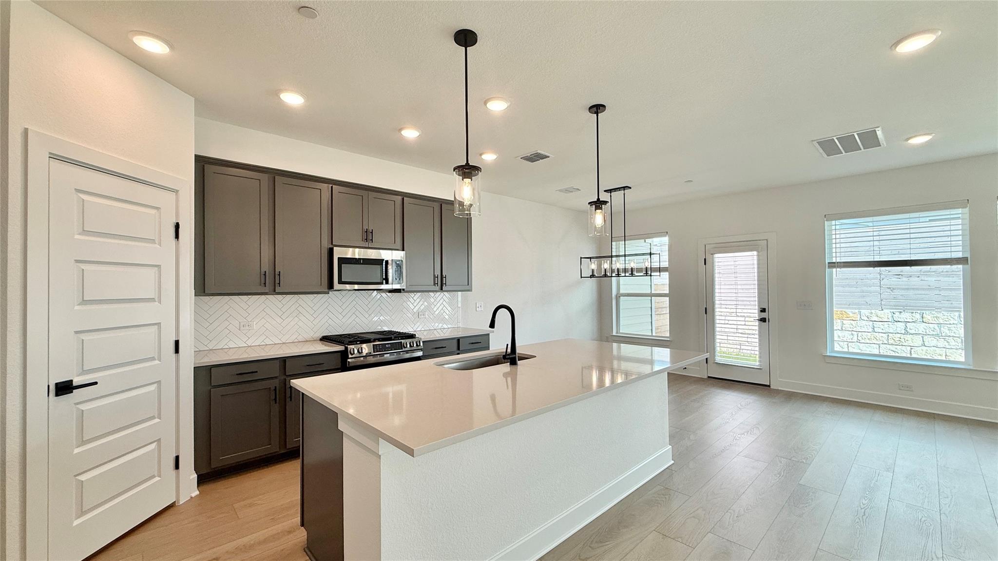 1016 Brickell Loop #b Property Photo 7