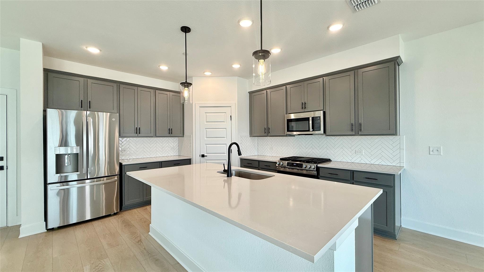 1016 Brickell Loop #b Property Photo 8