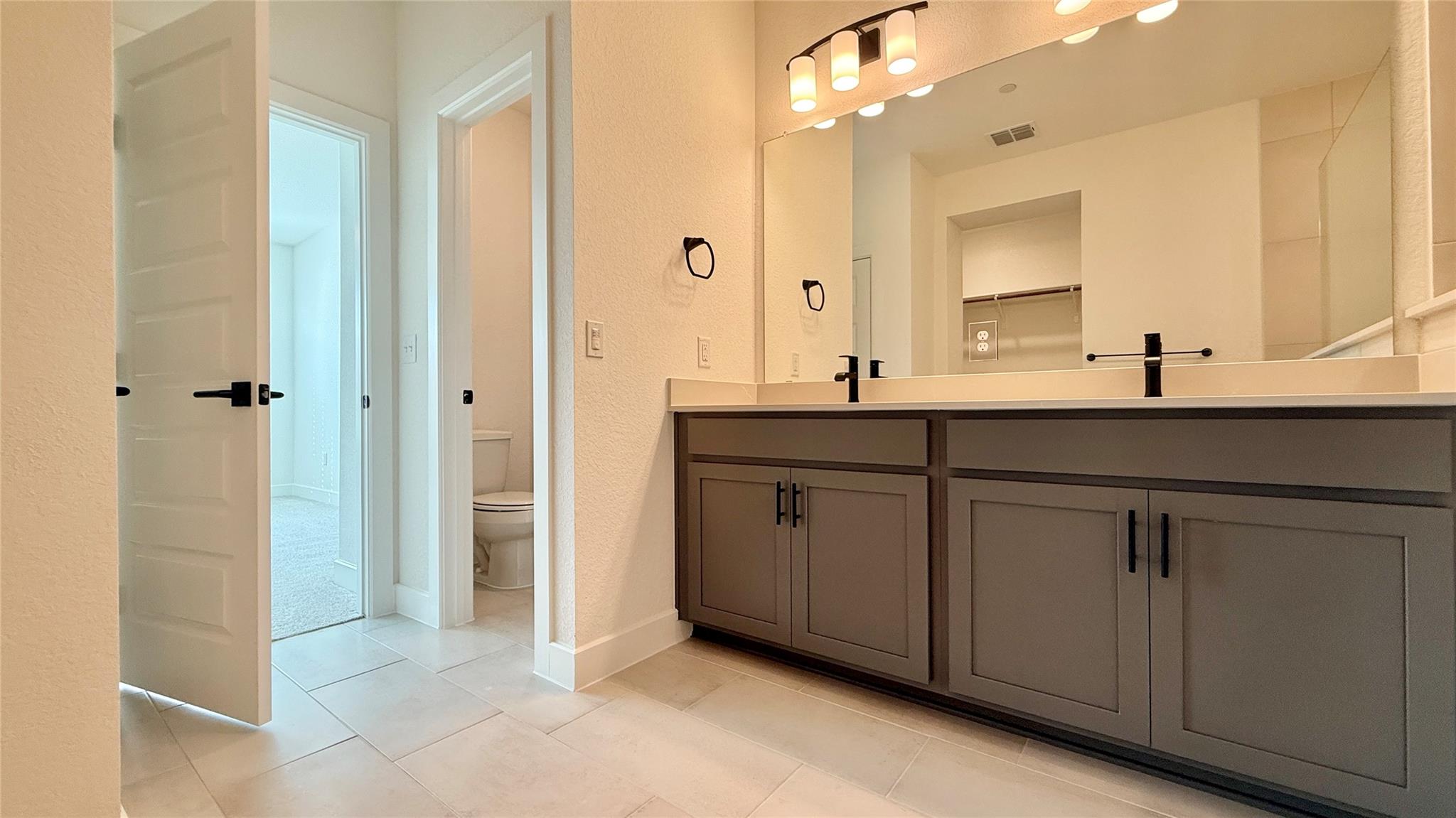 1016 Brickell Loop #b Property Photo 18