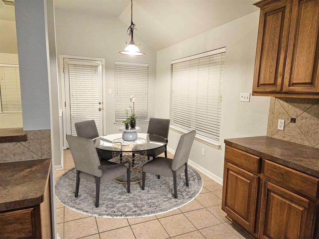 15301 Fernhill Dr Property Photo 4
