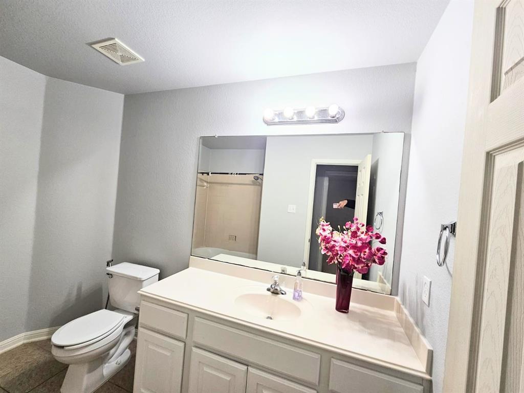 15301 Fernhill Dr Property Photo 8