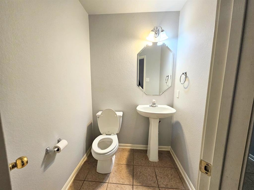 15301 Fernhill Dr Property Photo 10