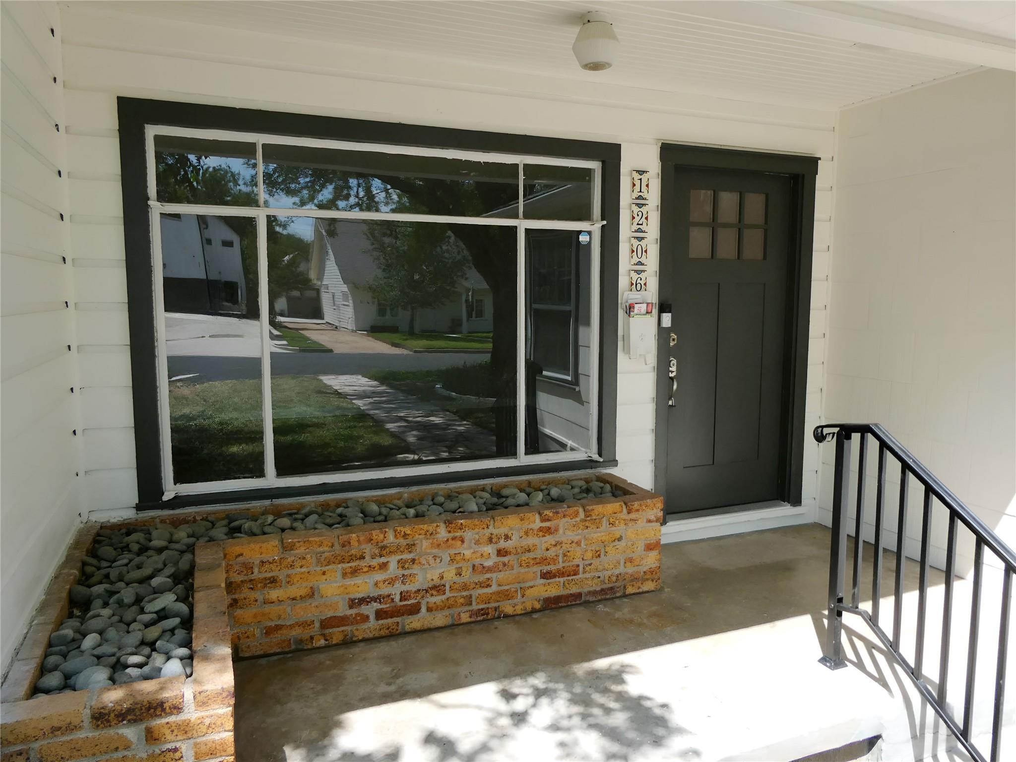 1206 Madison Ave Property Photo 3