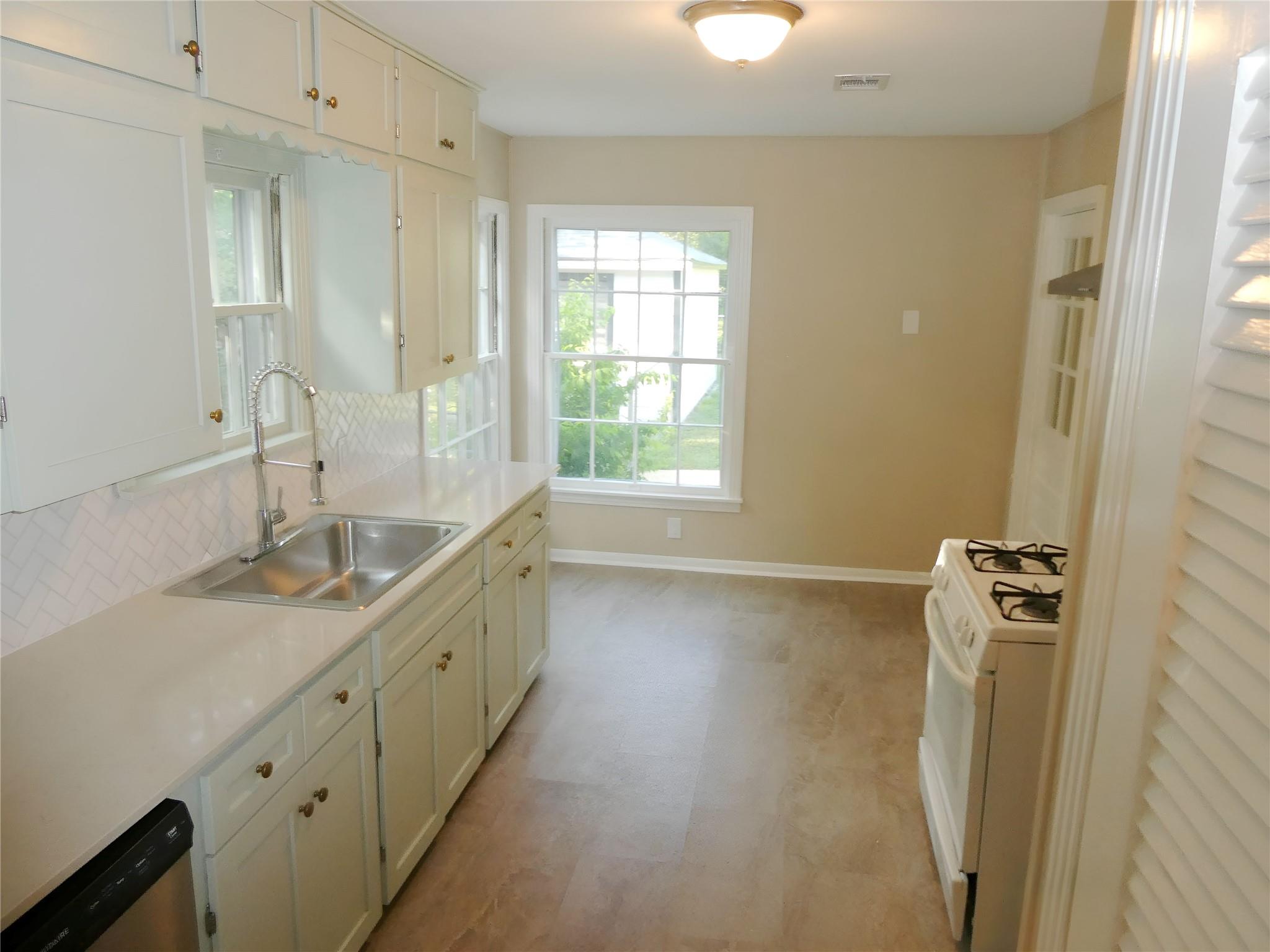 1206 Madison Ave Property Photo 5