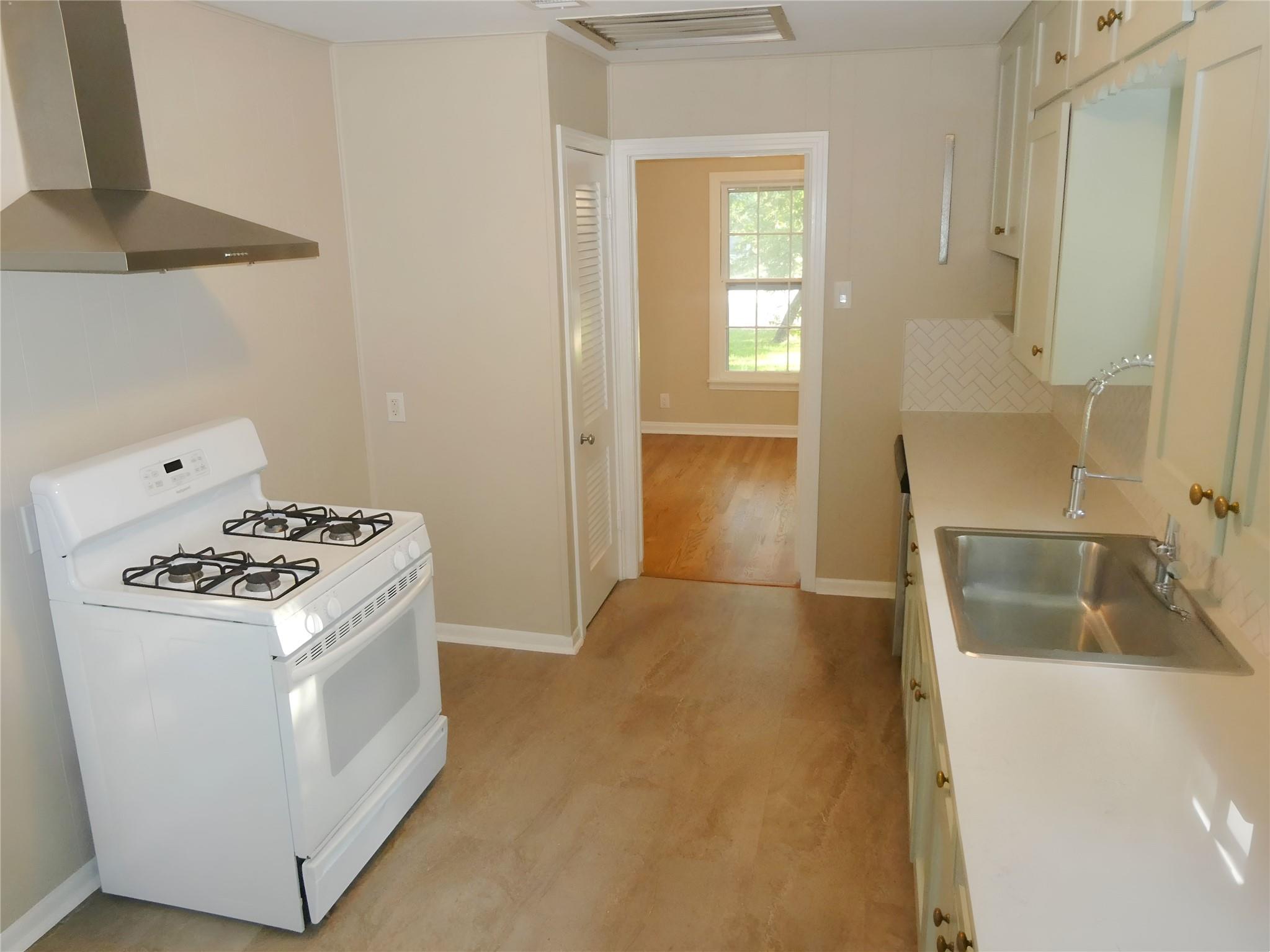 1206 Madison Ave Property Photo 6