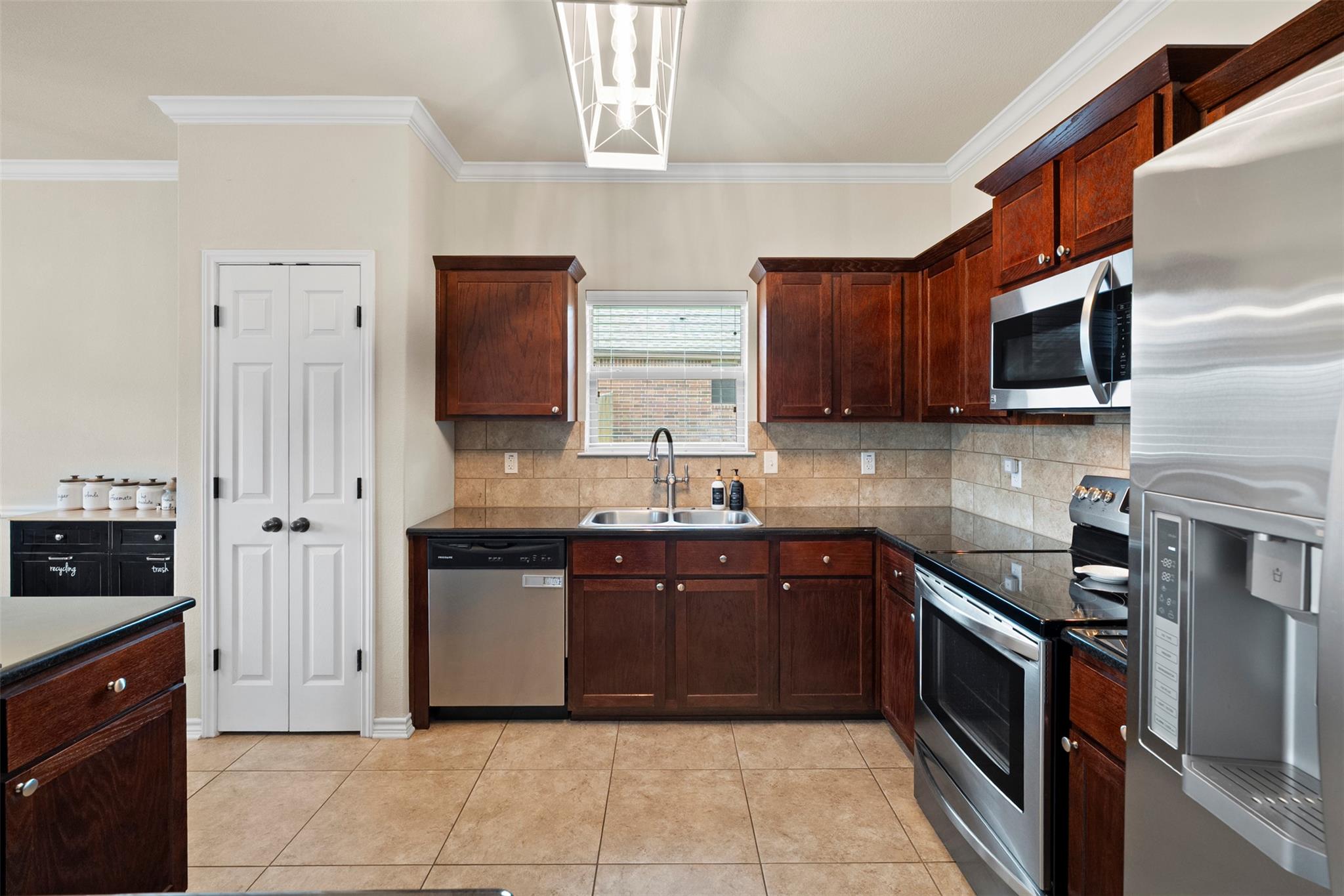 7705 Painted Vly Property Photo 13