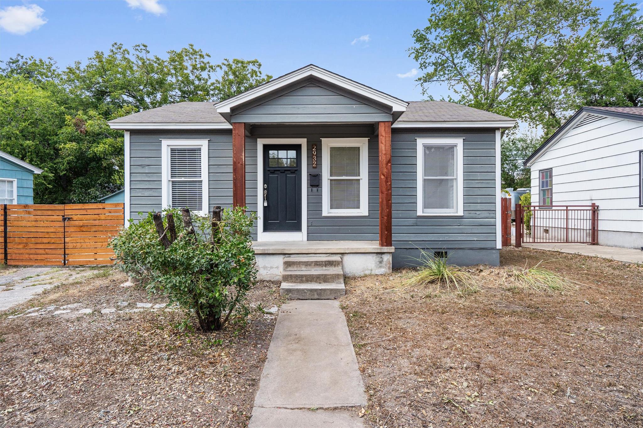 2932 Moss St Property Photo 1