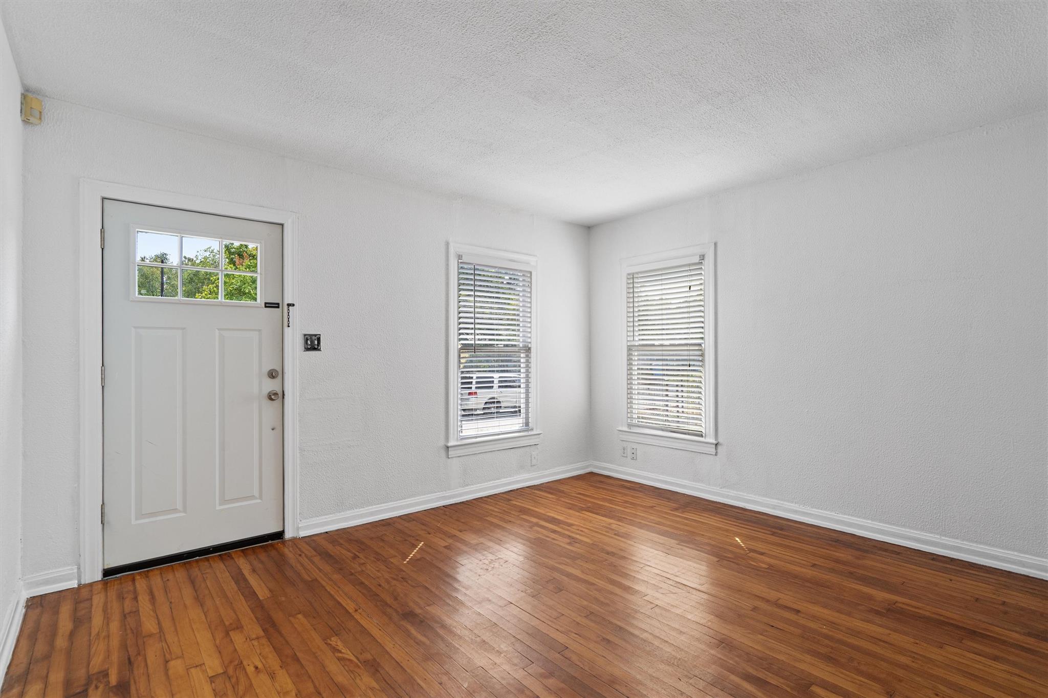 2932 Moss St Property Photo 2