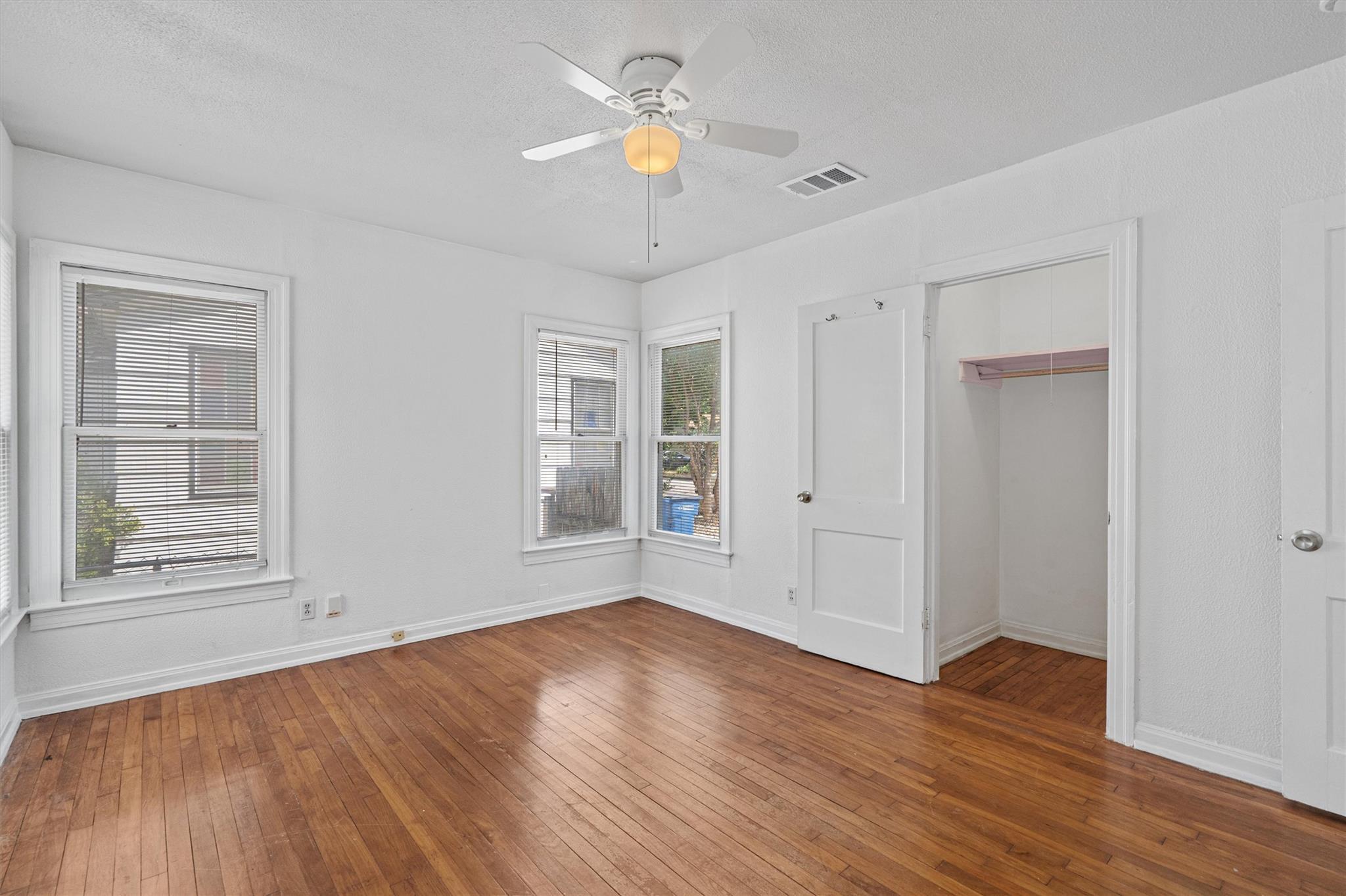 2932 Moss St Property Photo 12
