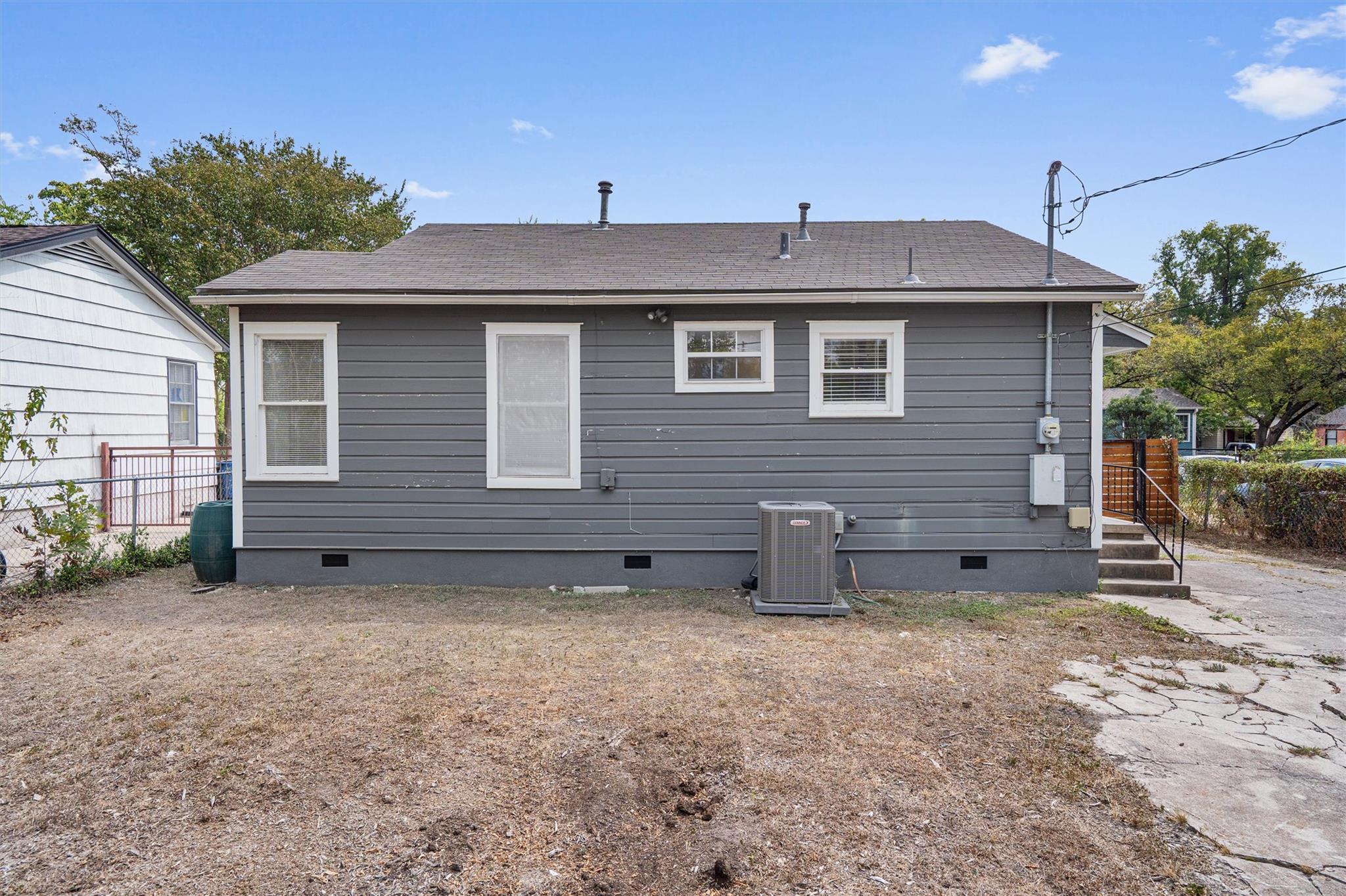 2932 Moss St Property Photo 18