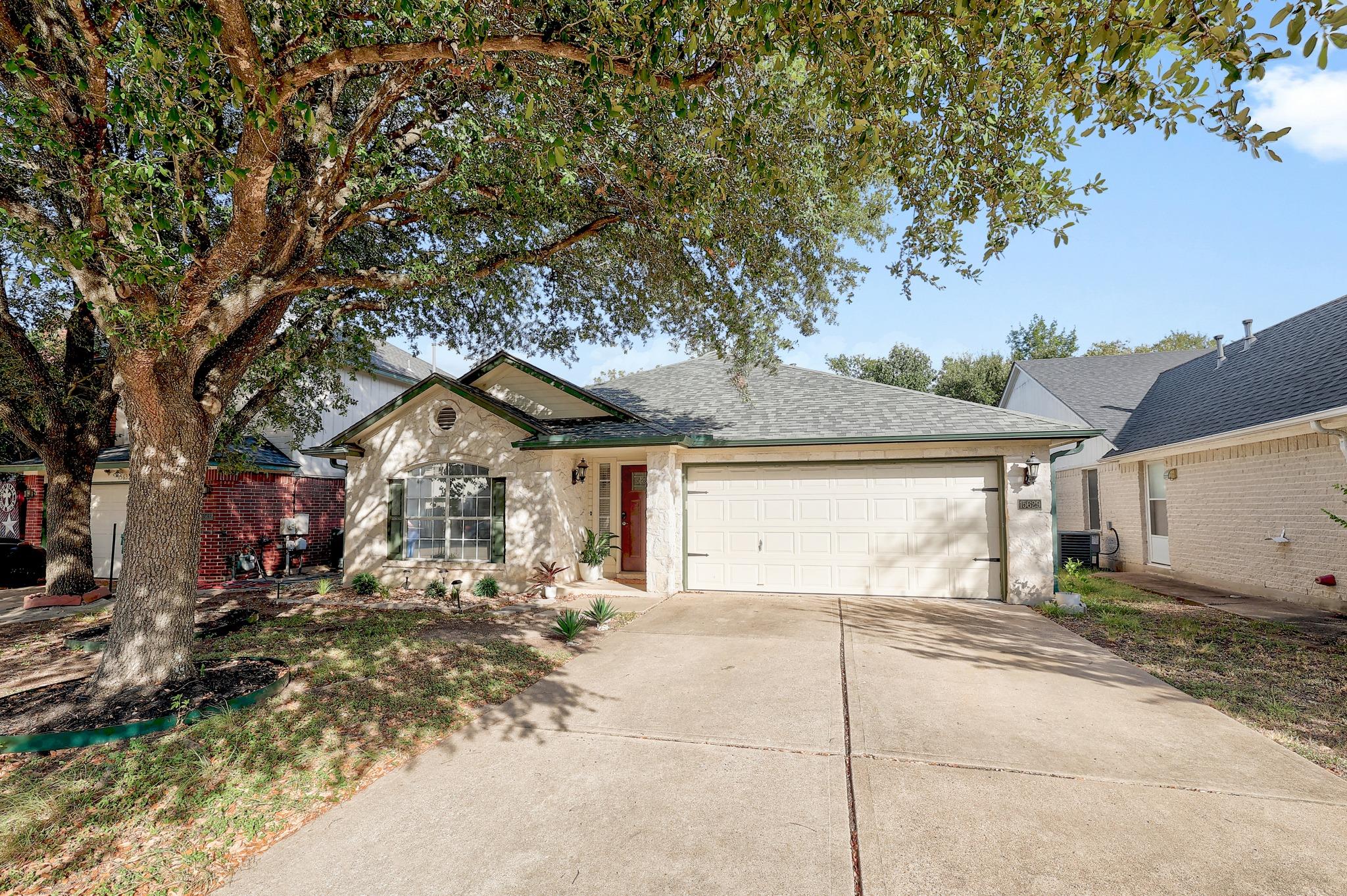 15629 Ecorio Dr Property Photo 2