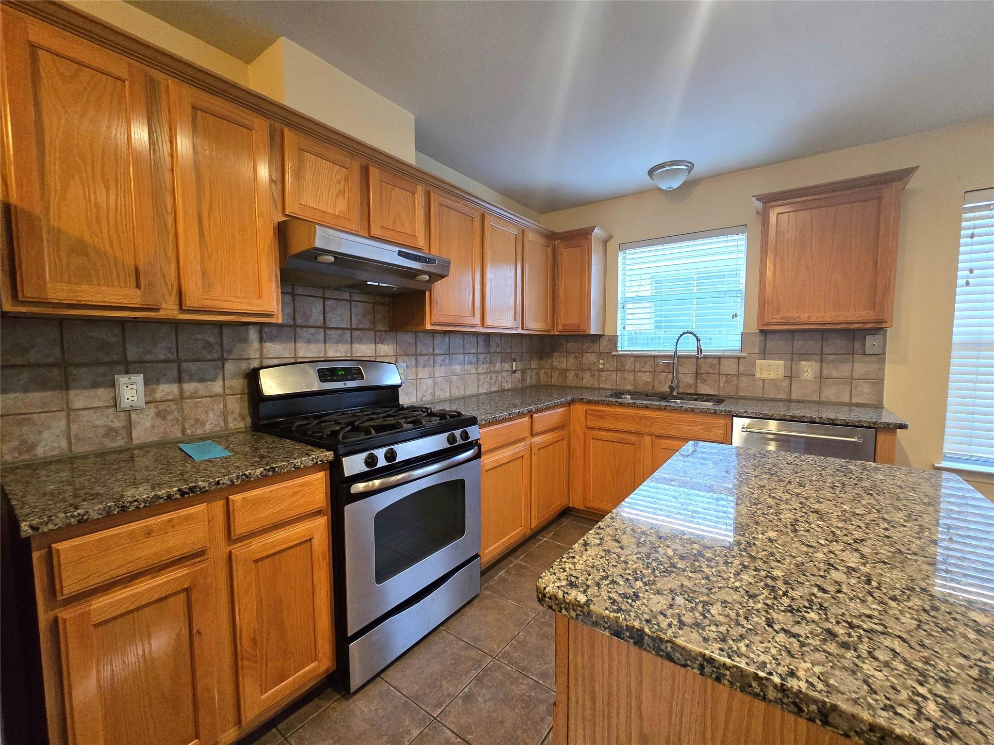 8336 Alvin High Ln Property Photo 5