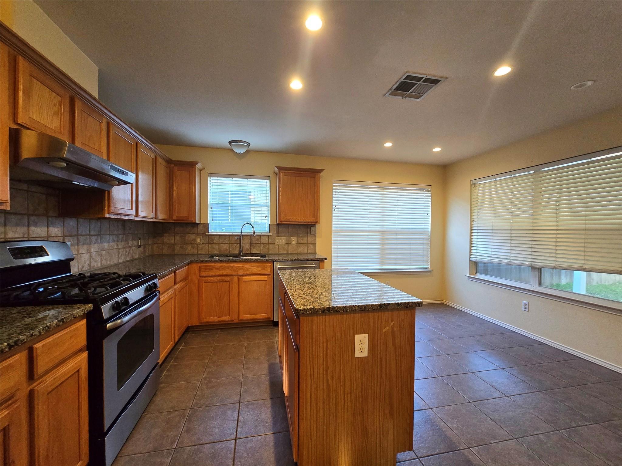 8336 Alvin High Ln Property Photo 6