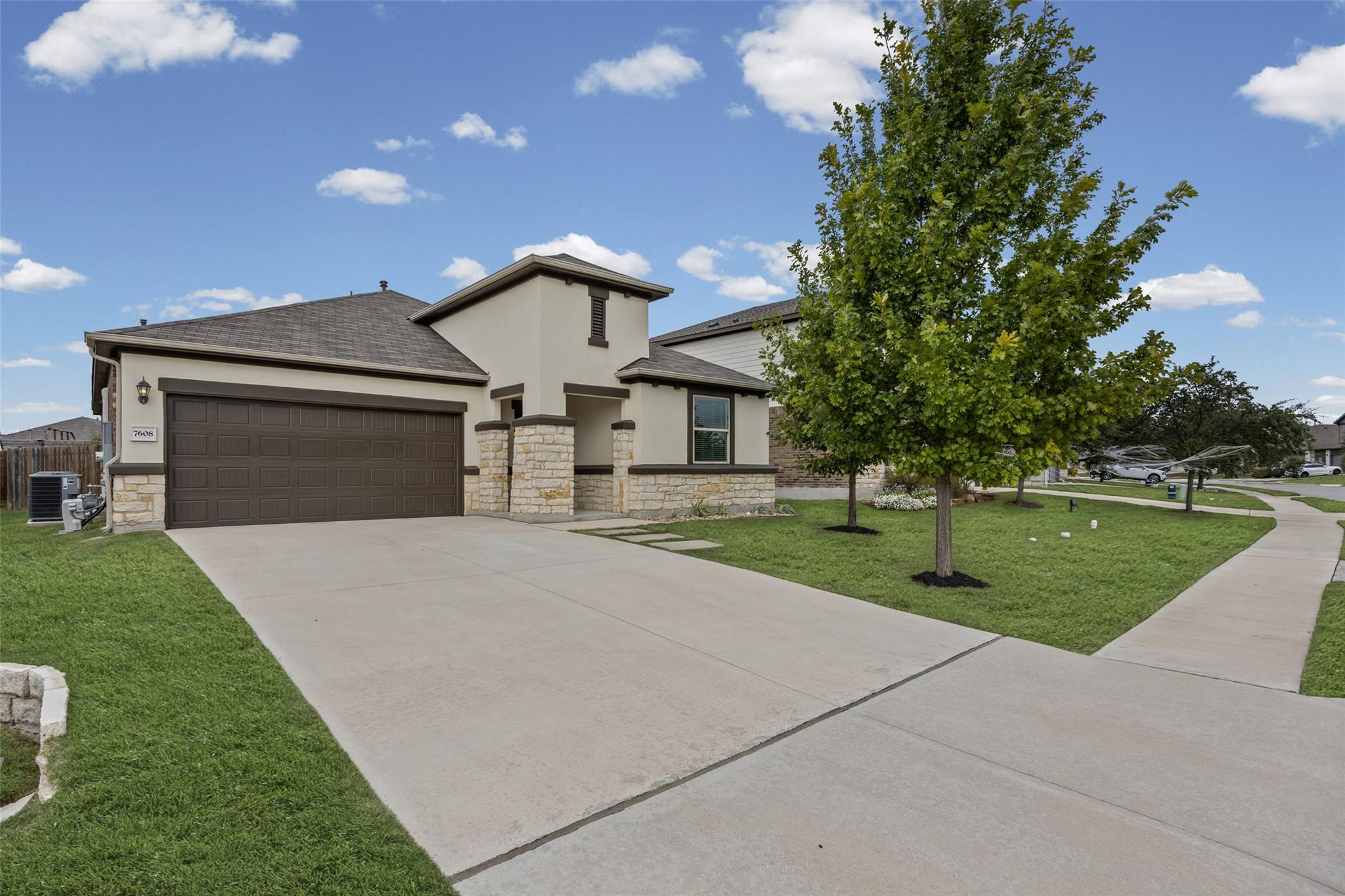 7608 Lombardy Loop Property Photo 2