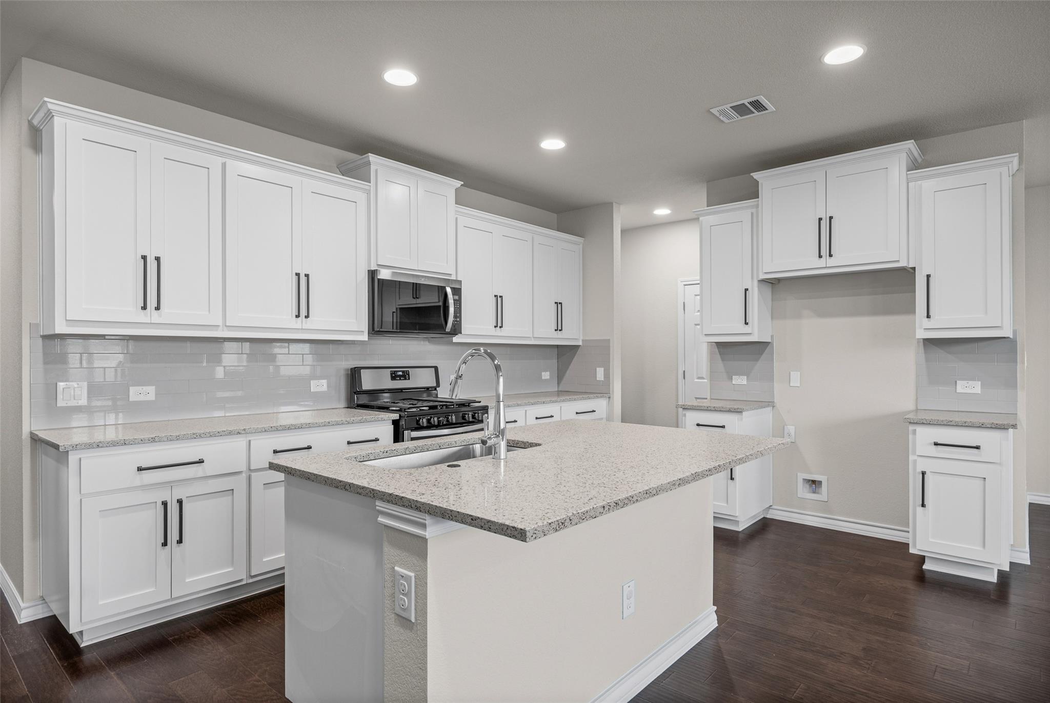 7608 Lombardy Loop Property Photo 3