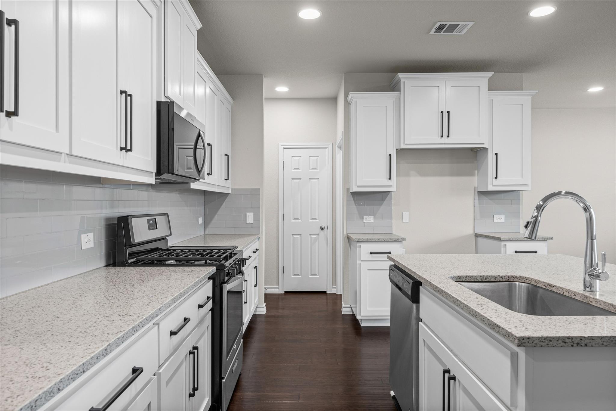 7608 Lombardy Loop Property Photo 4