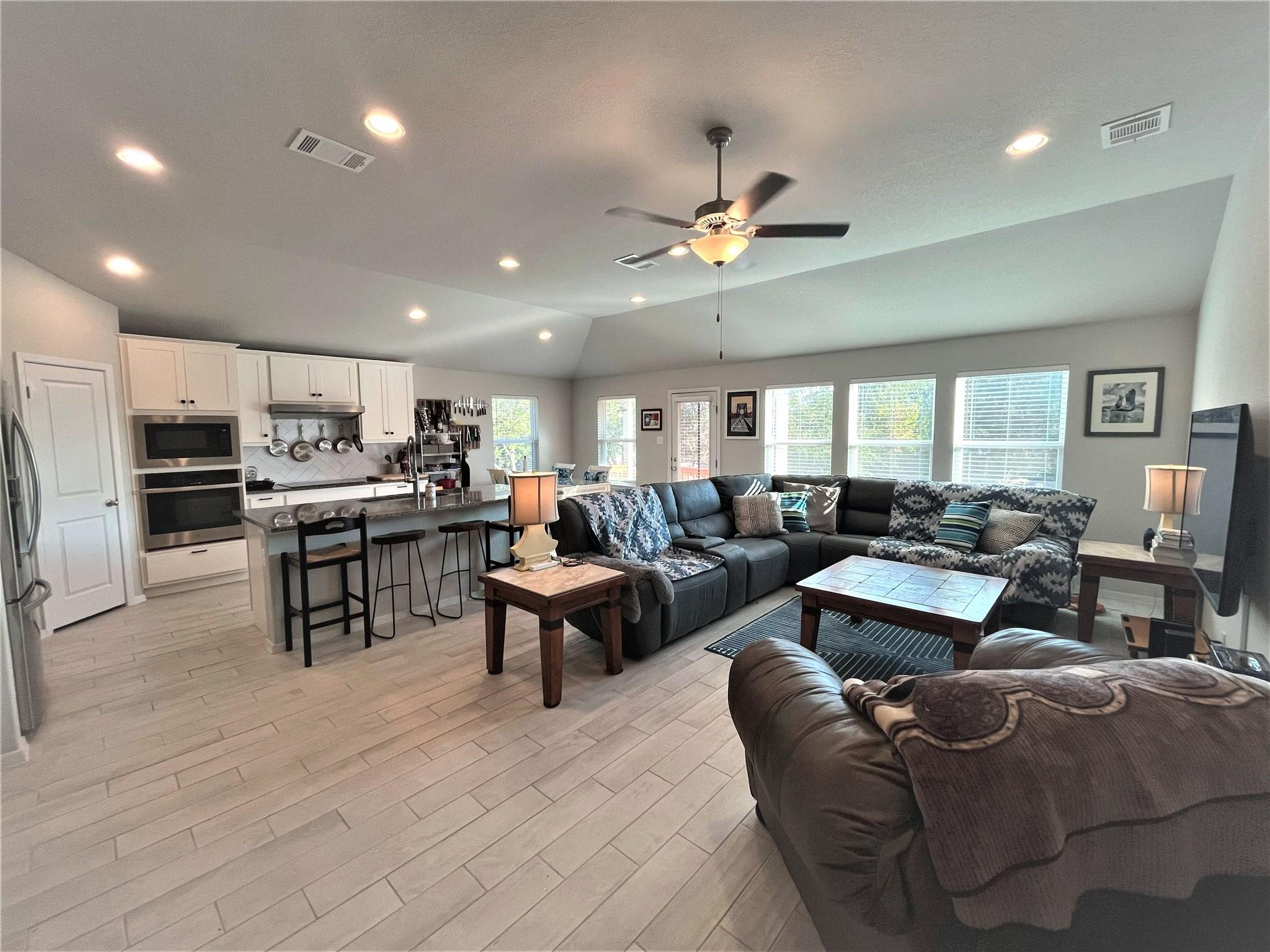 21522 Horseshoe Loop Property Photo 1