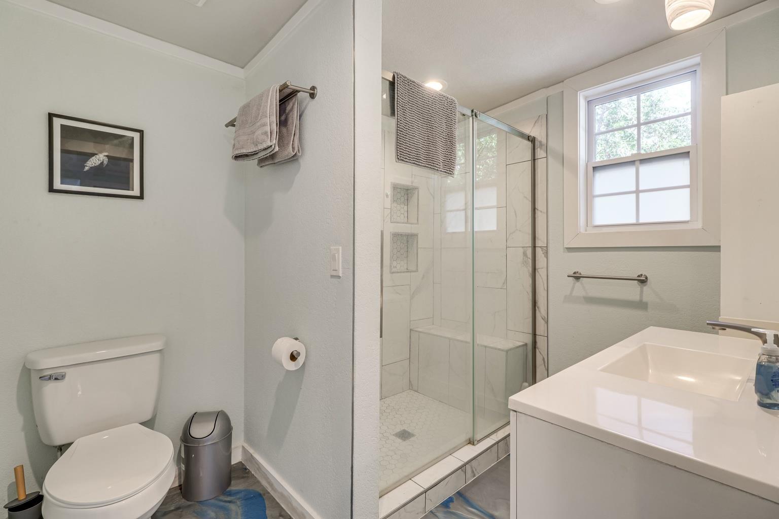 372 Plum St Property Photo 9